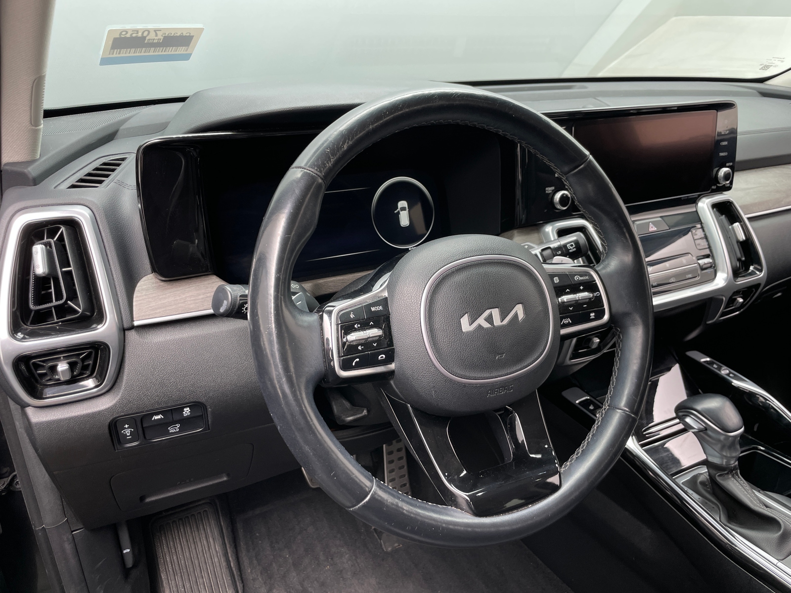 Thumbnail: 2023 Kia Sorento - 4