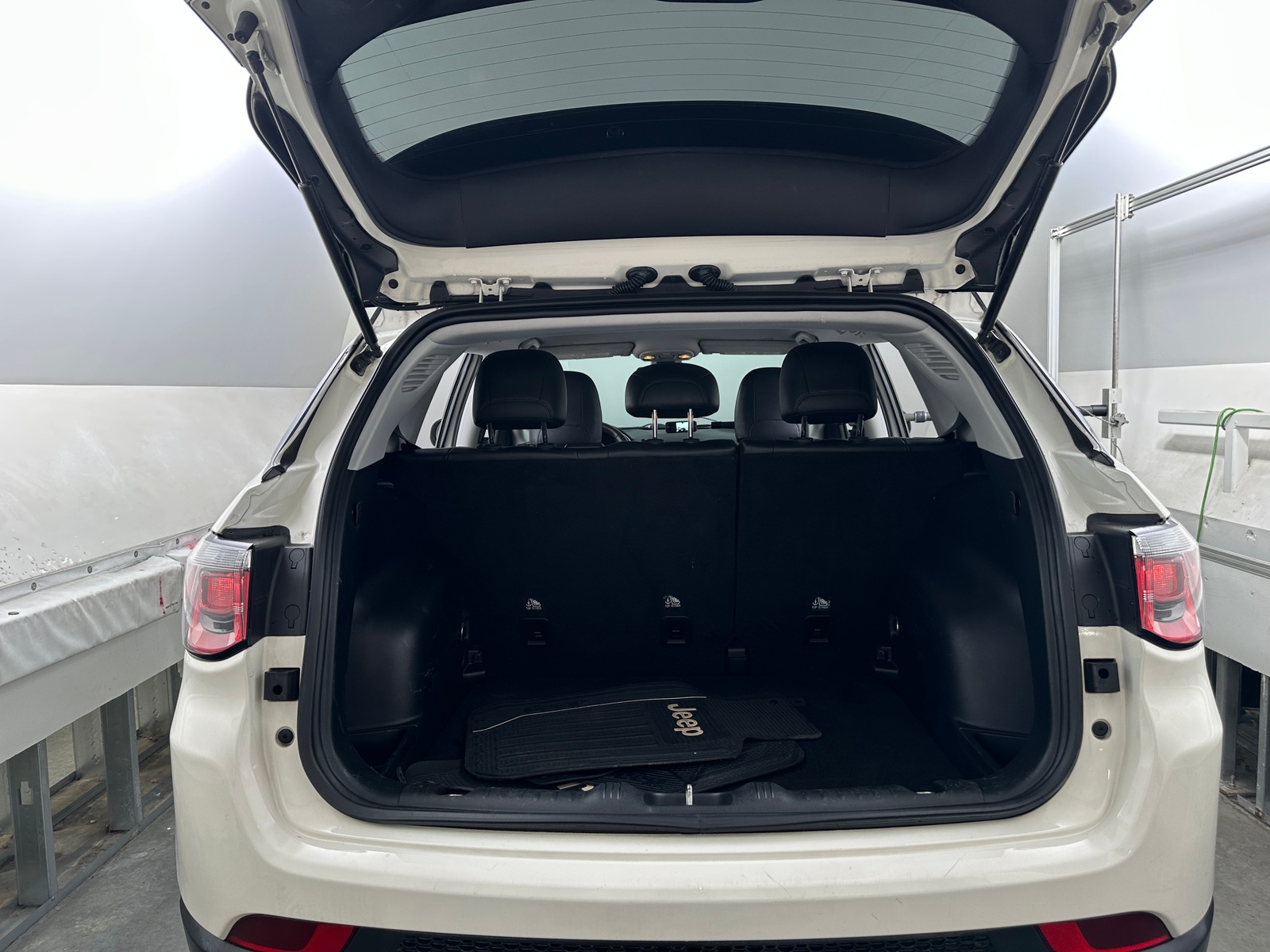 Thumbnail: 2018 Jeep Compass - 6