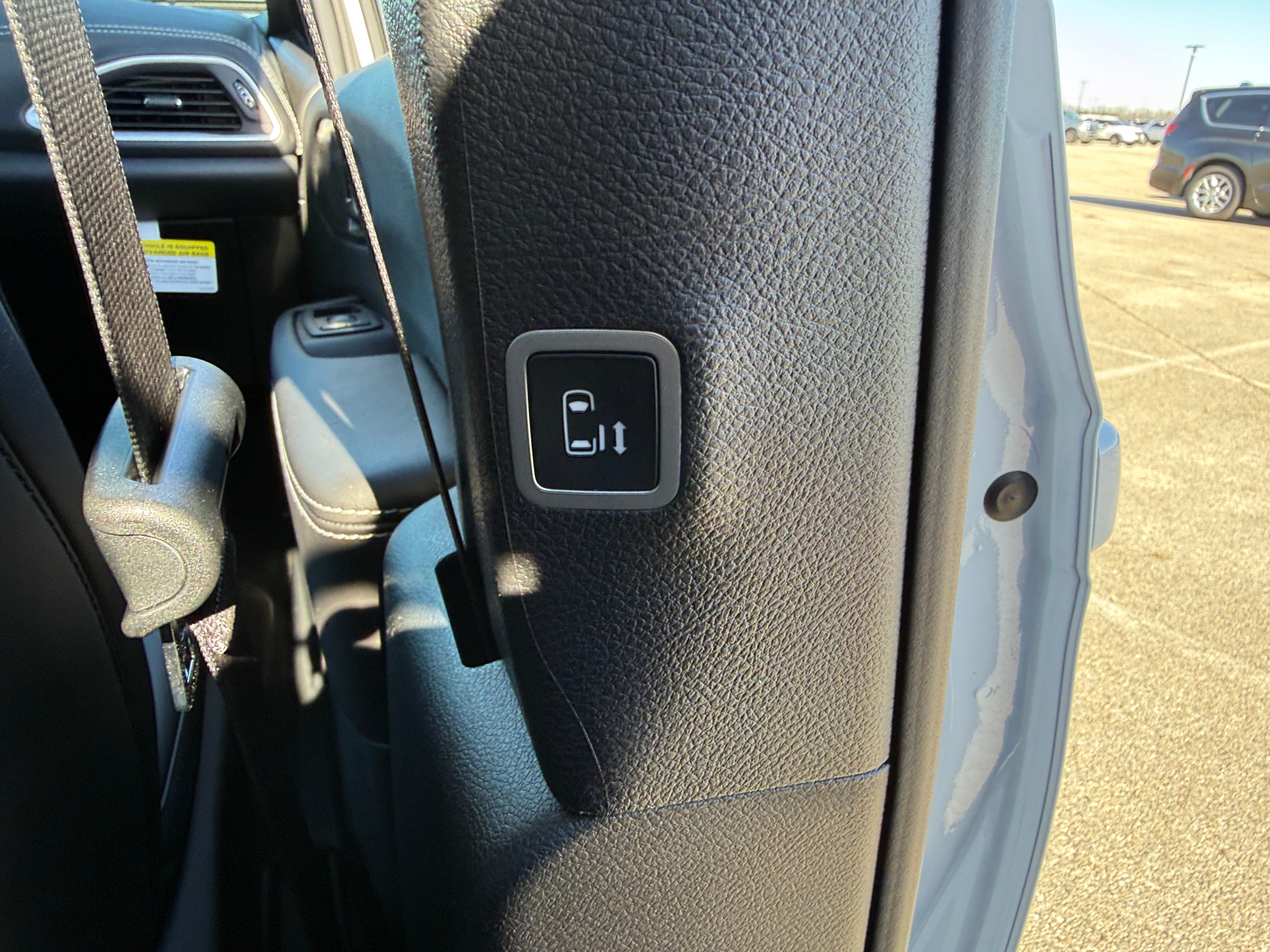 2026 Chrysler Pacifica Select AWD's photo