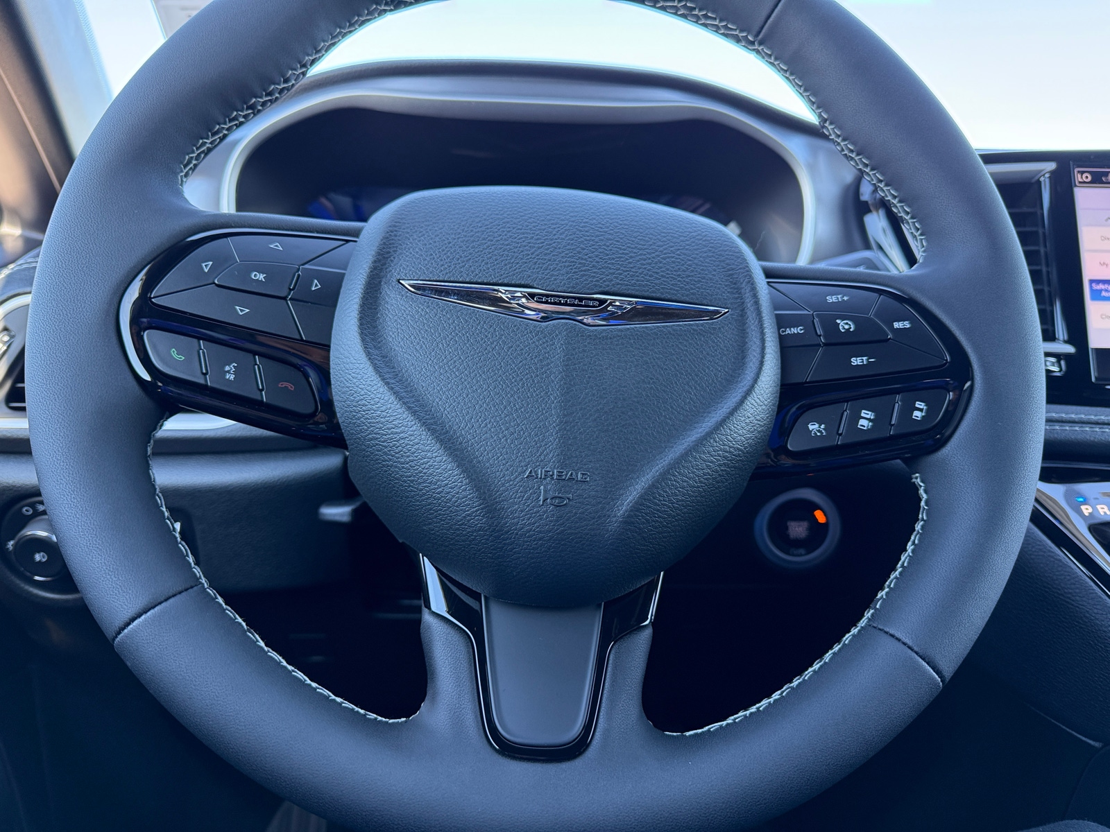 Thumbnail: 2026 Chrysler Pacifica - 4