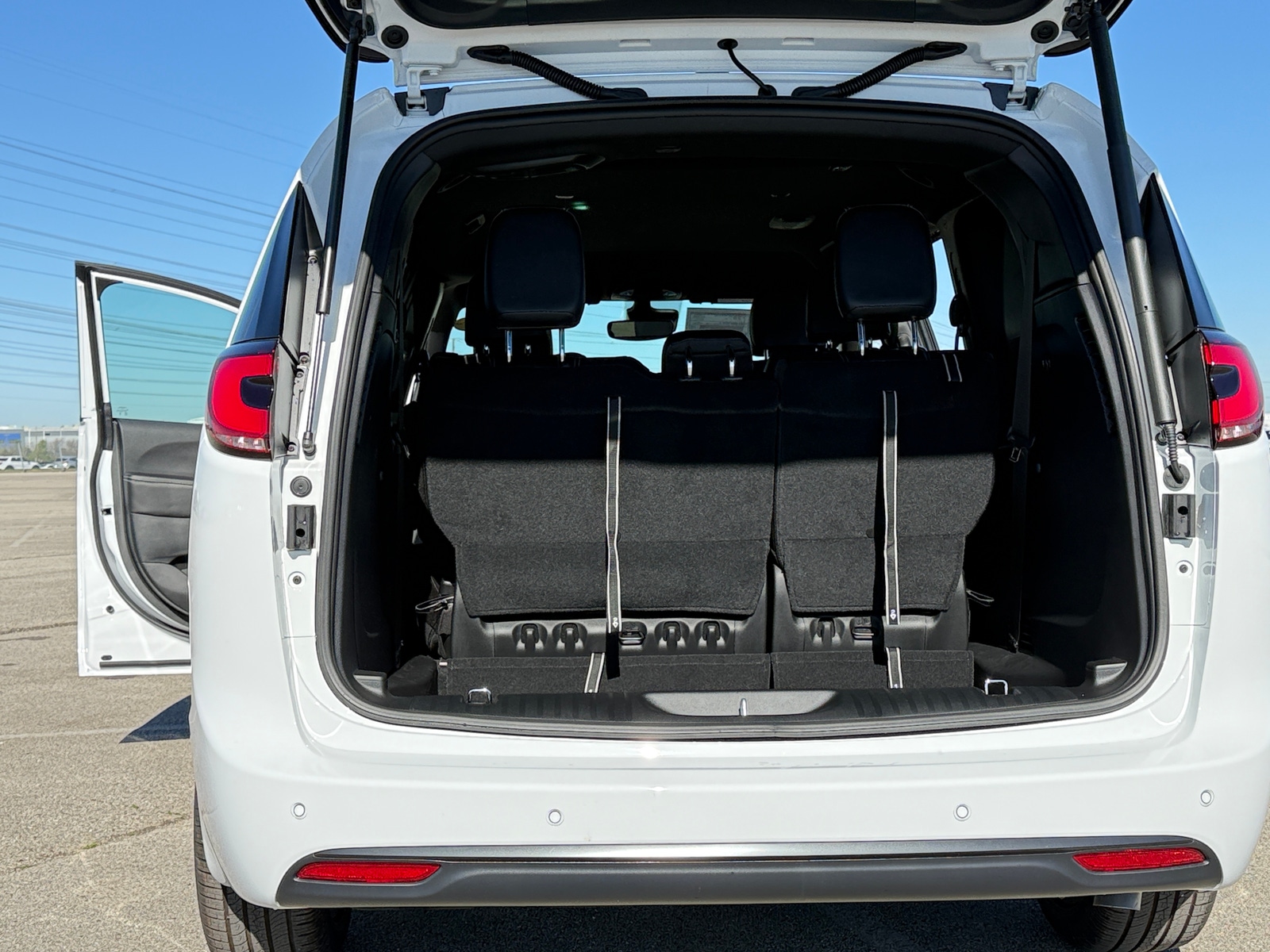 Thumbnail: 2026 Chrysler Pacifica - 6