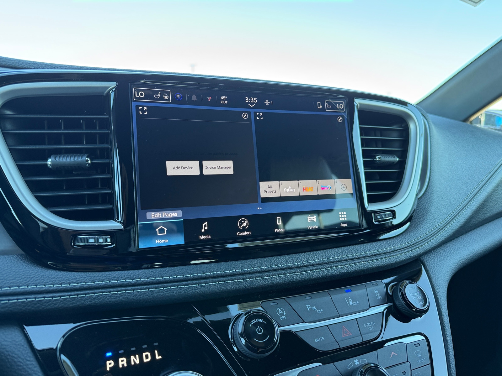 Thumbnail: 2026 Chrysler Pacifica - 3