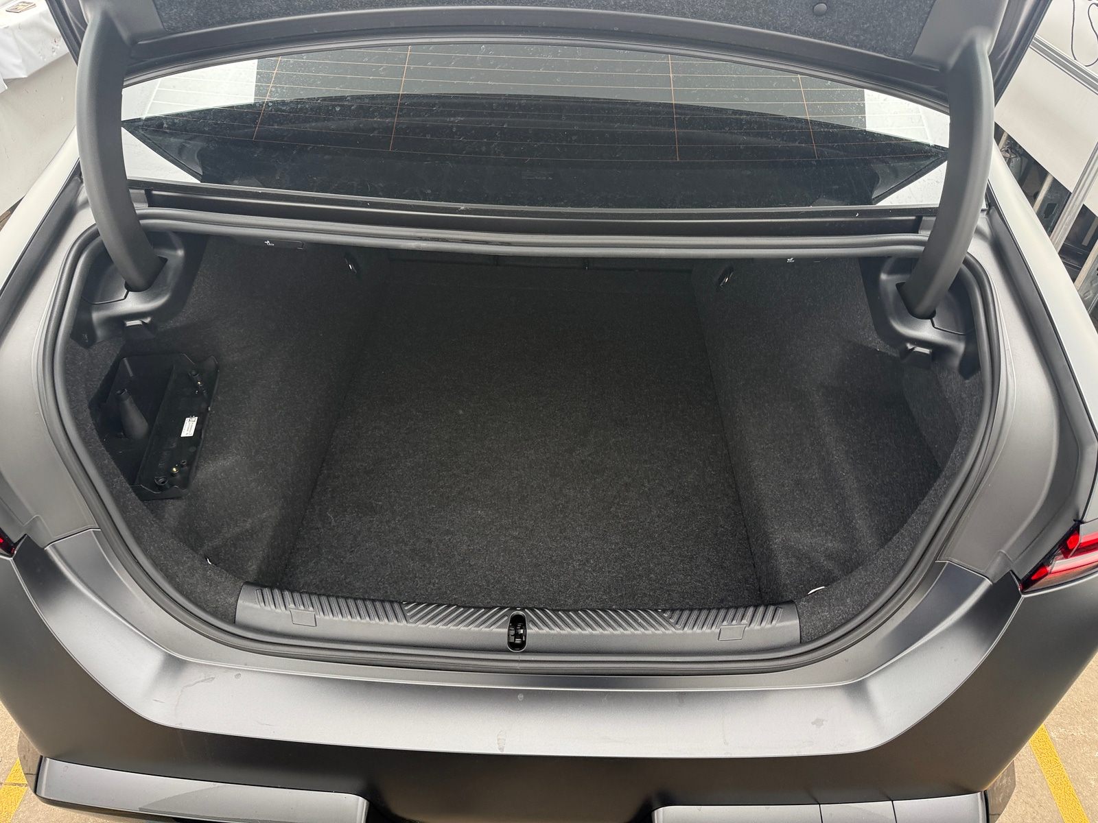 Thumbnail: 2026 BMW M5 - 6