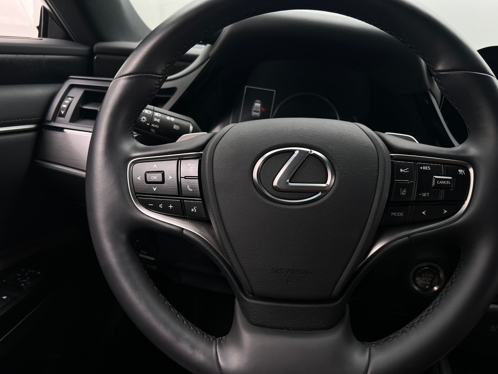 Thumbnail: 2025 Lexus ES - 4