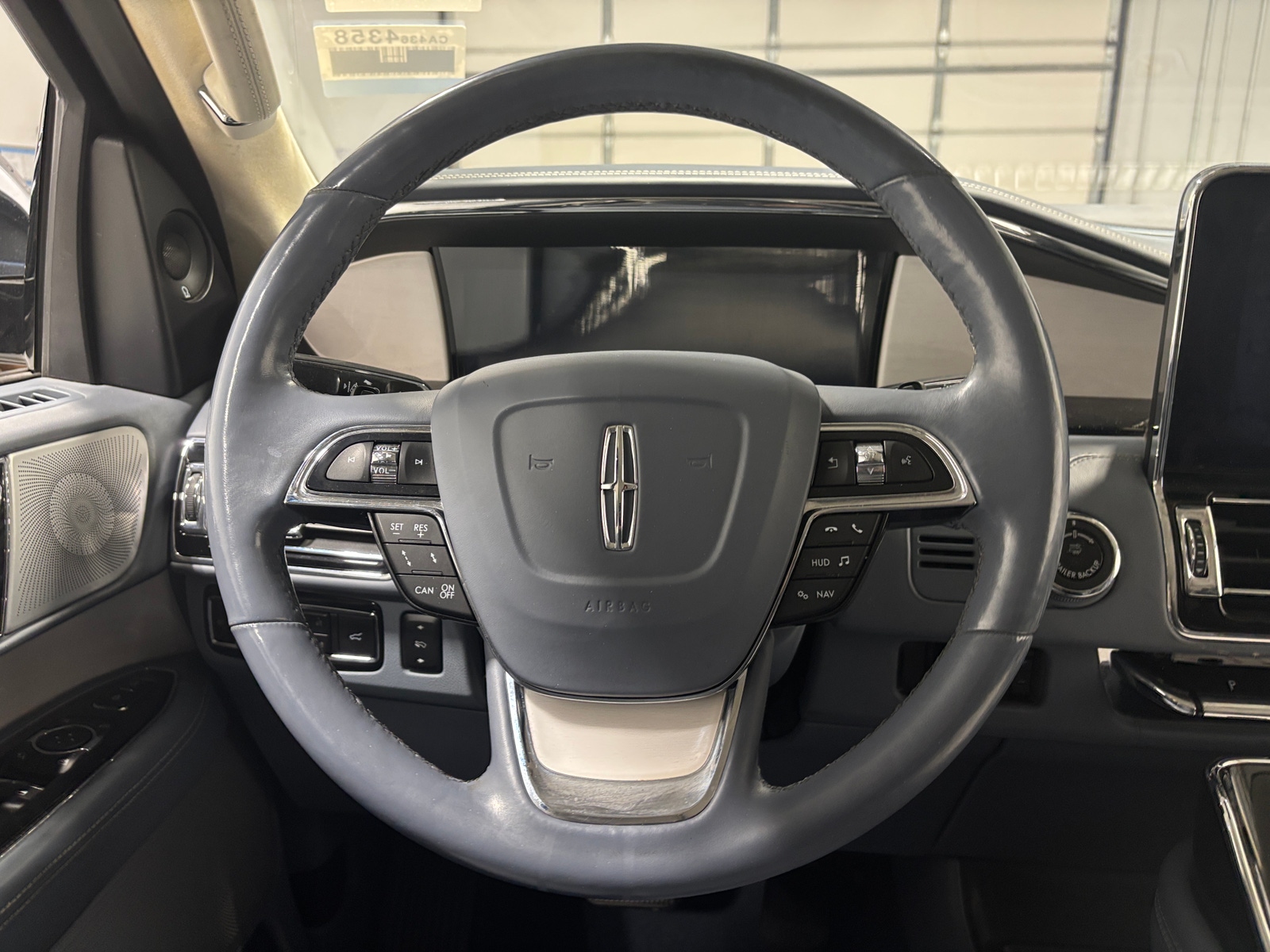 Thumbnail: 2019 Lincoln Navigator L - 4