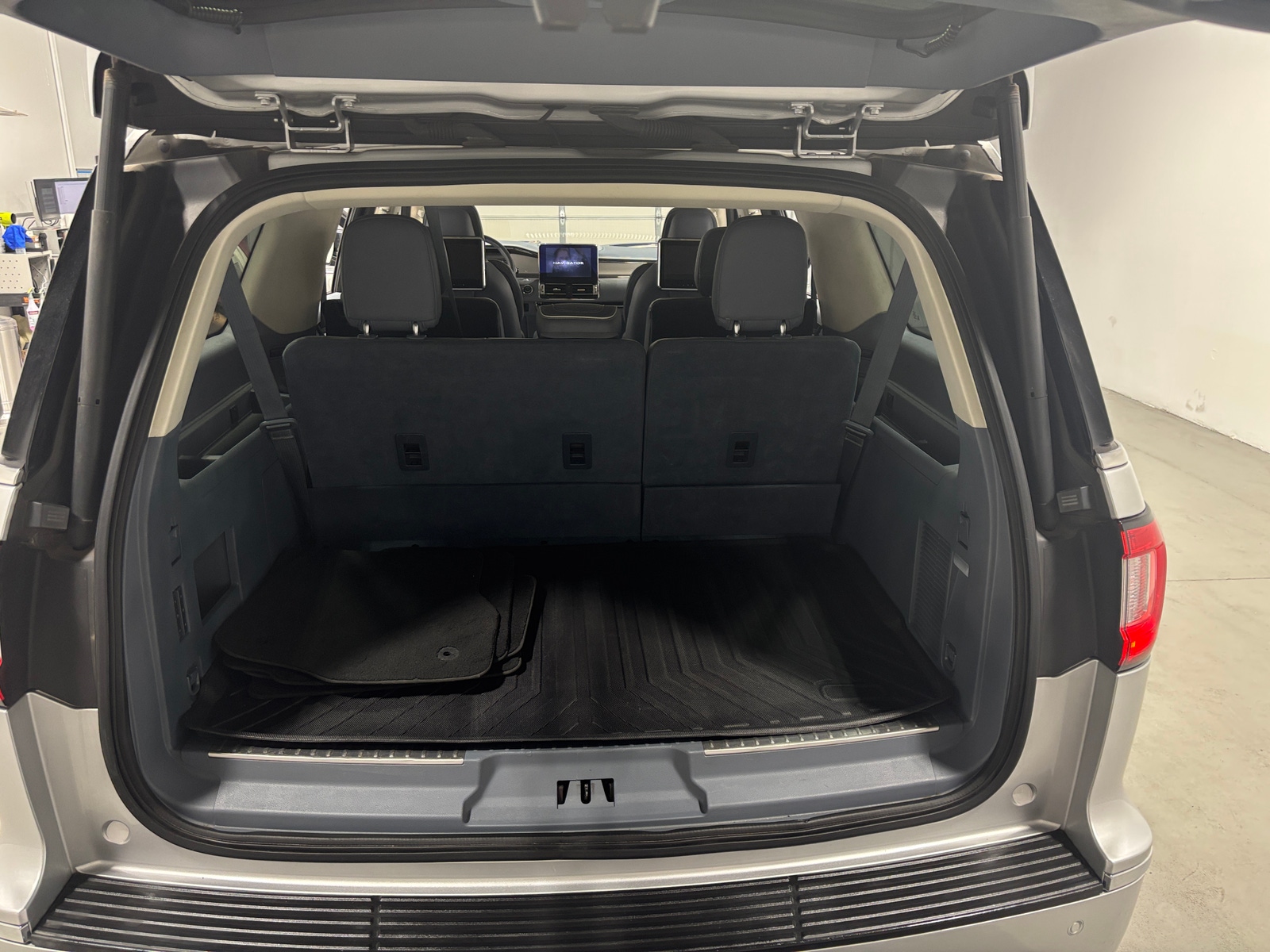 Thumbnail: 2019 Lincoln Navigator L - 6