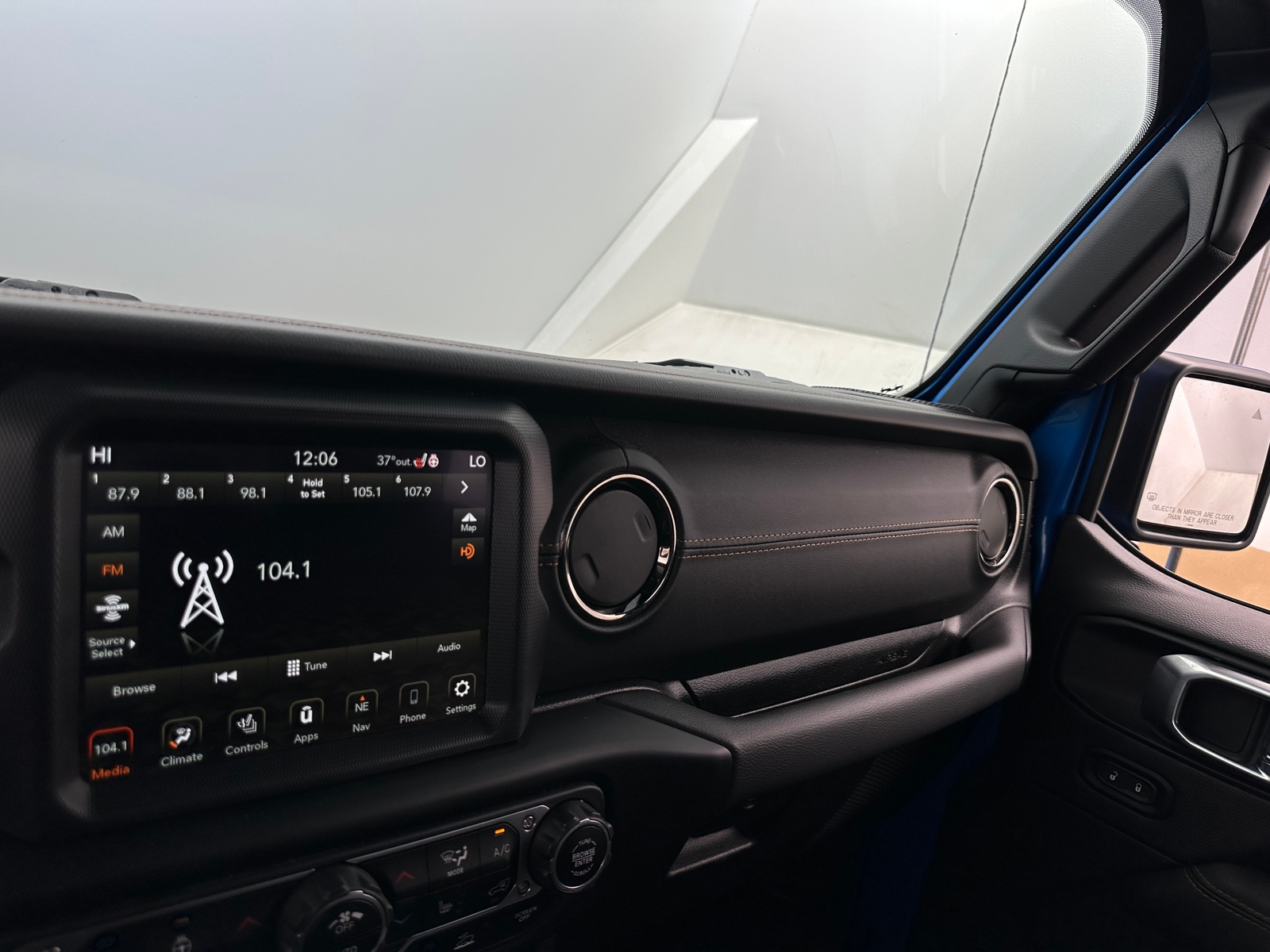 Thumbnail: 2023 Jeep Gladiator - 3