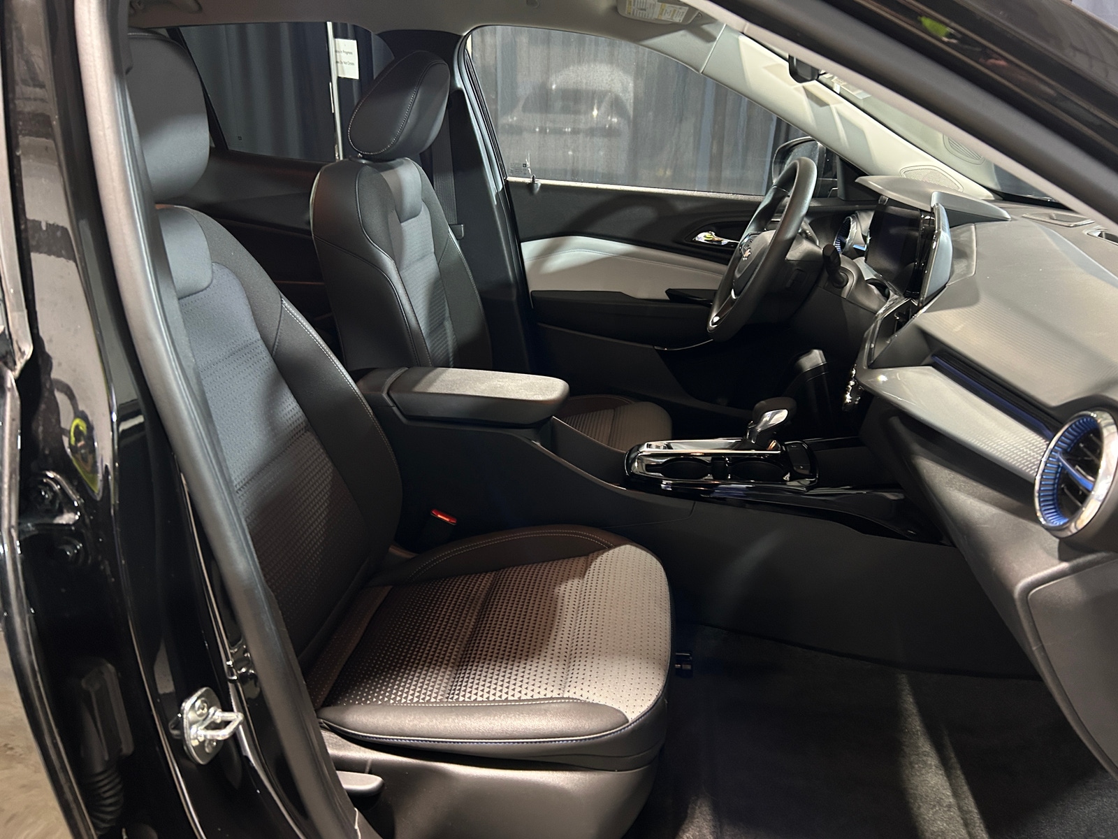 Thumbnail: 2025 Chevrolet Trax - 2