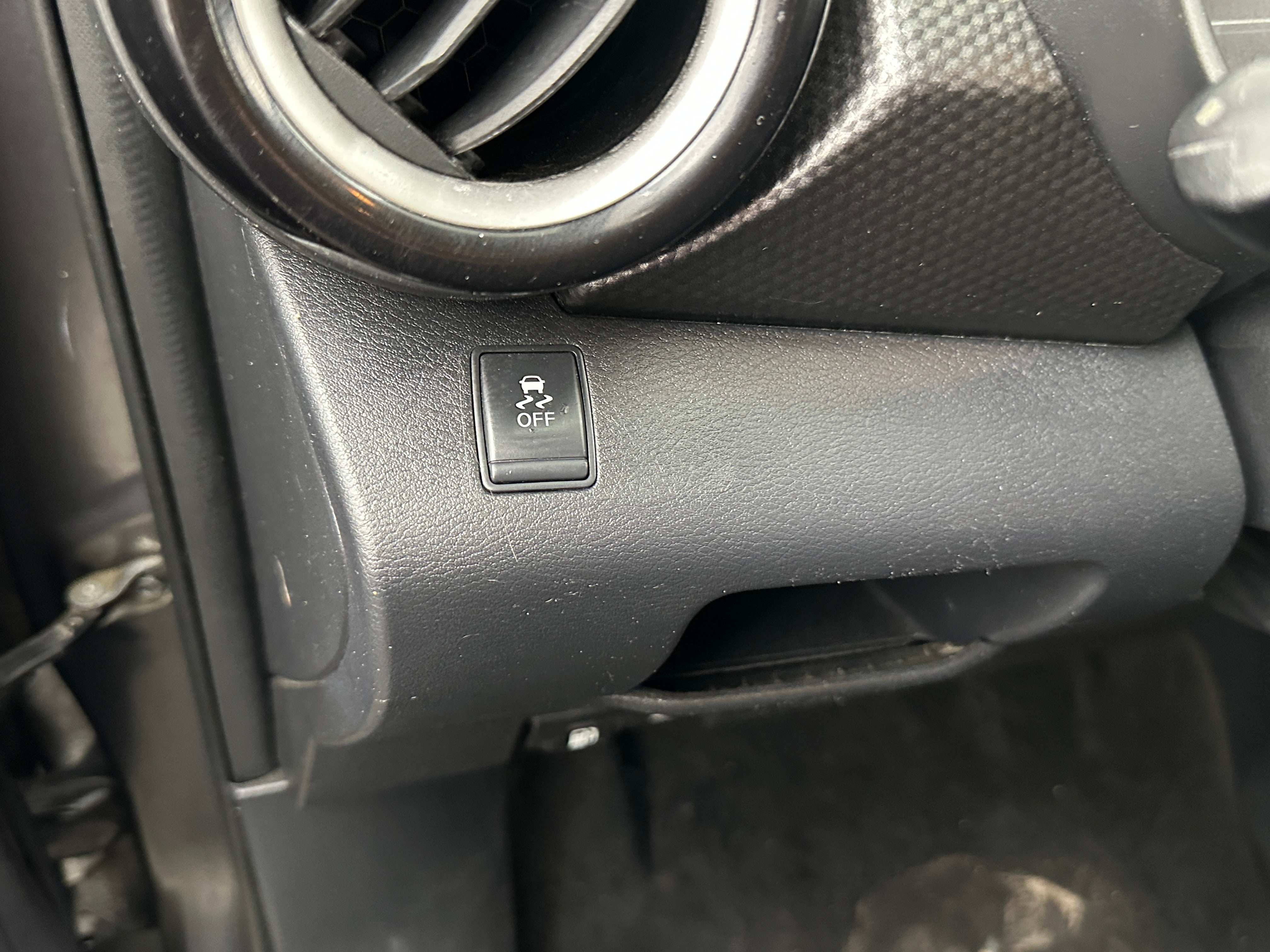 Used 2019 Nissan Kicks SV with VIN 3N1CP5CUXKL537990 for sale in Colonial Heights, VA