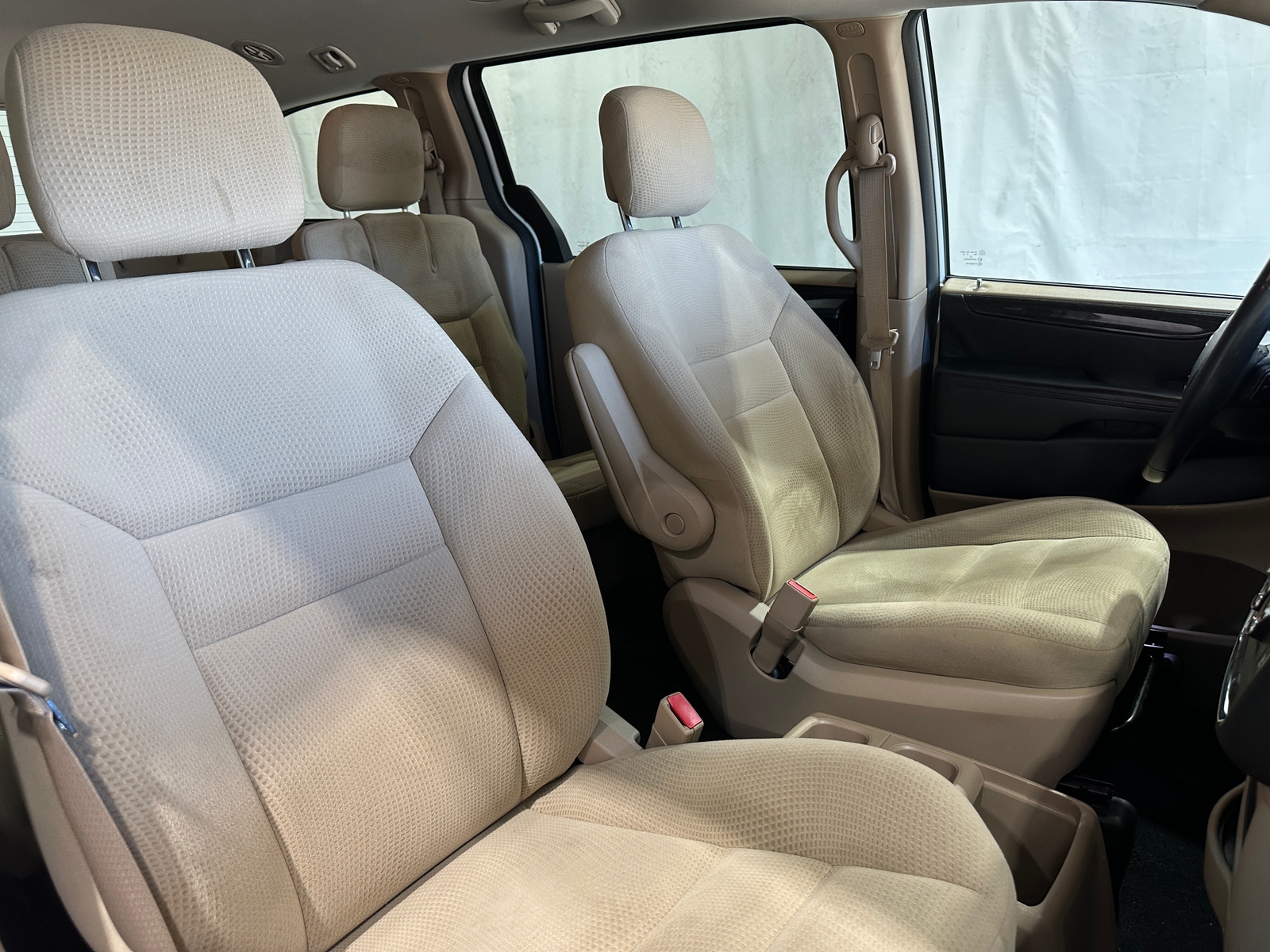 Thumbnail: 2016 Dodge Grand Caravan - 2