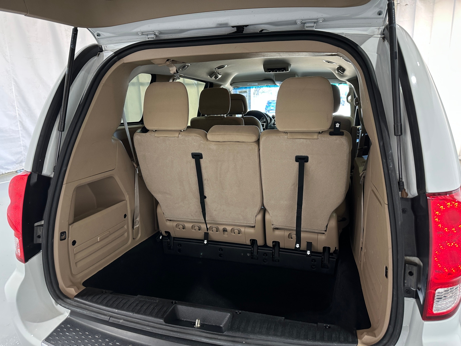 Thumbnail: 2016 Dodge Grand Caravan - 7