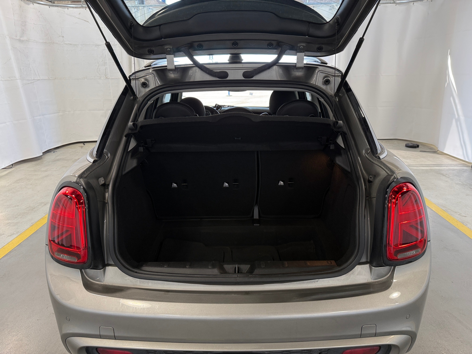 Thumbnail: 2019 MINI Cooper Hardtop - 7