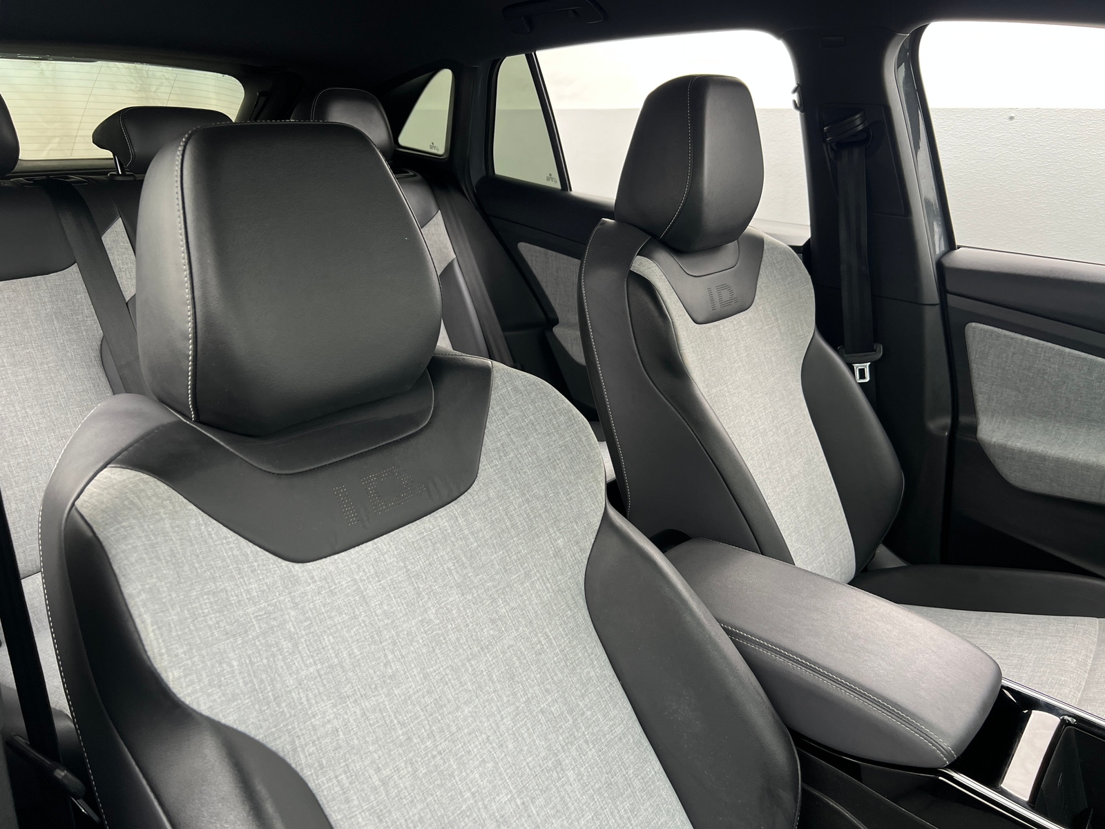 Thumbnail: 2023 Volkswagen ID.4 - 2