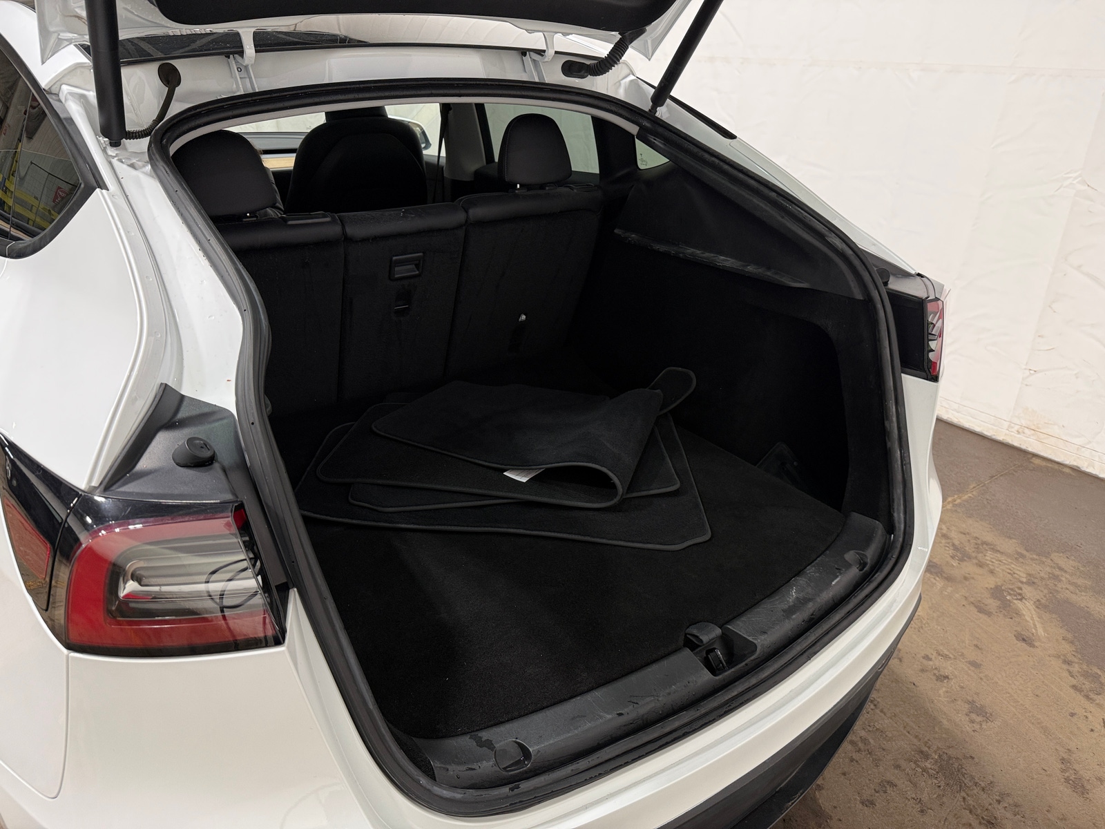 Thumbnail: 2023 Tesla Model Y - 4