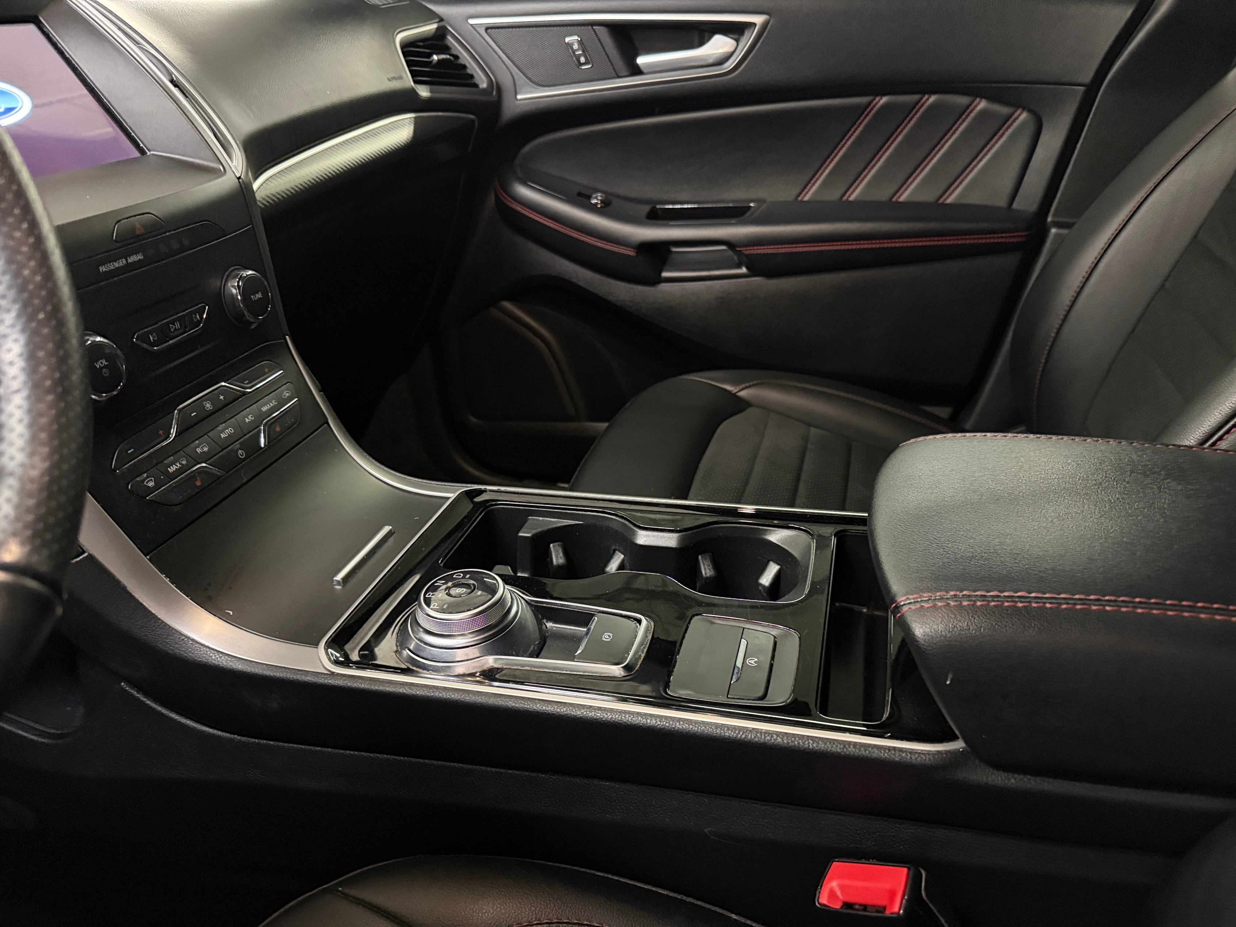 2020 Ford Edge ST Line - Photo 6