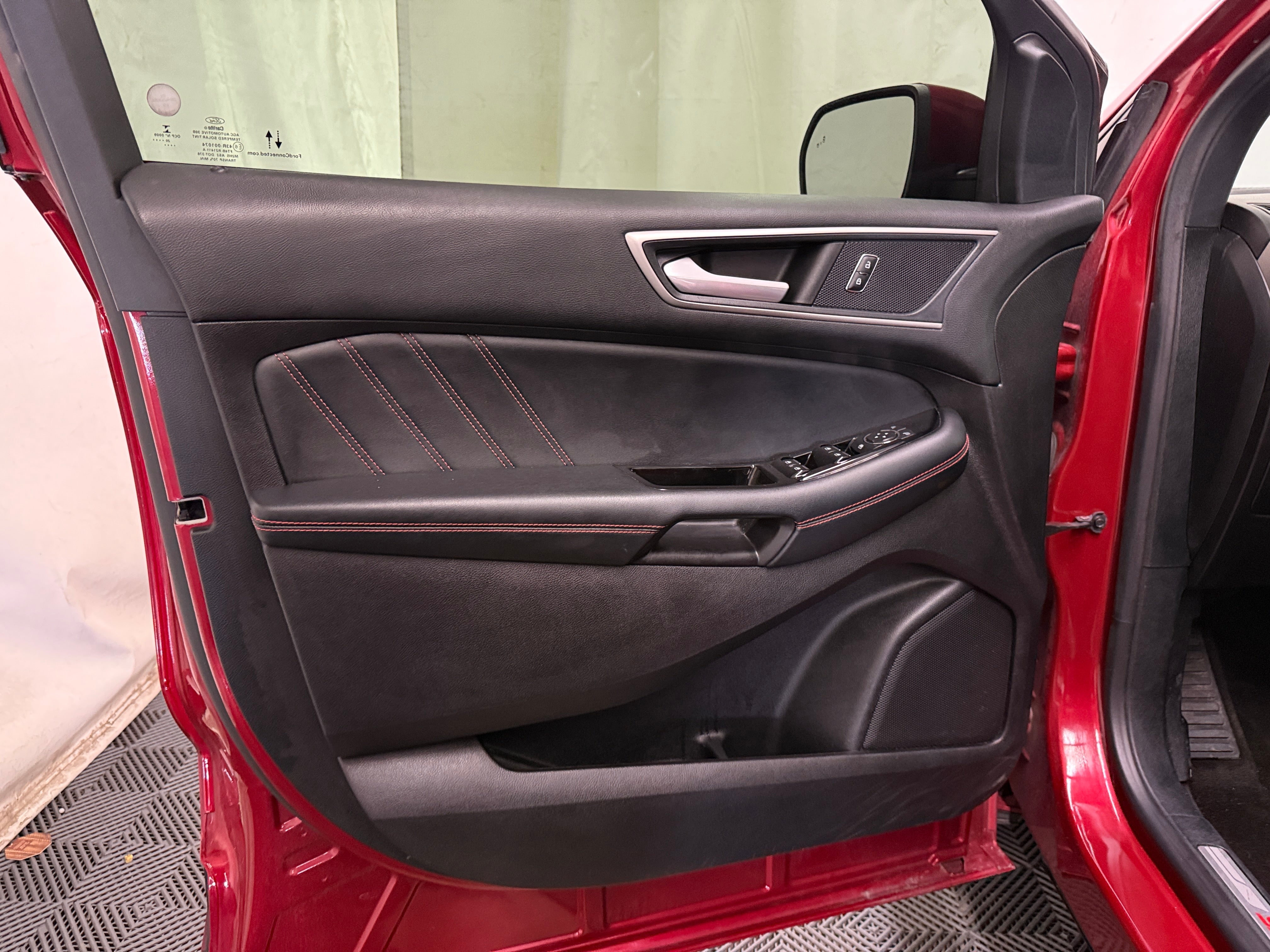 2020 Ford Edge ST Line - Photo 9