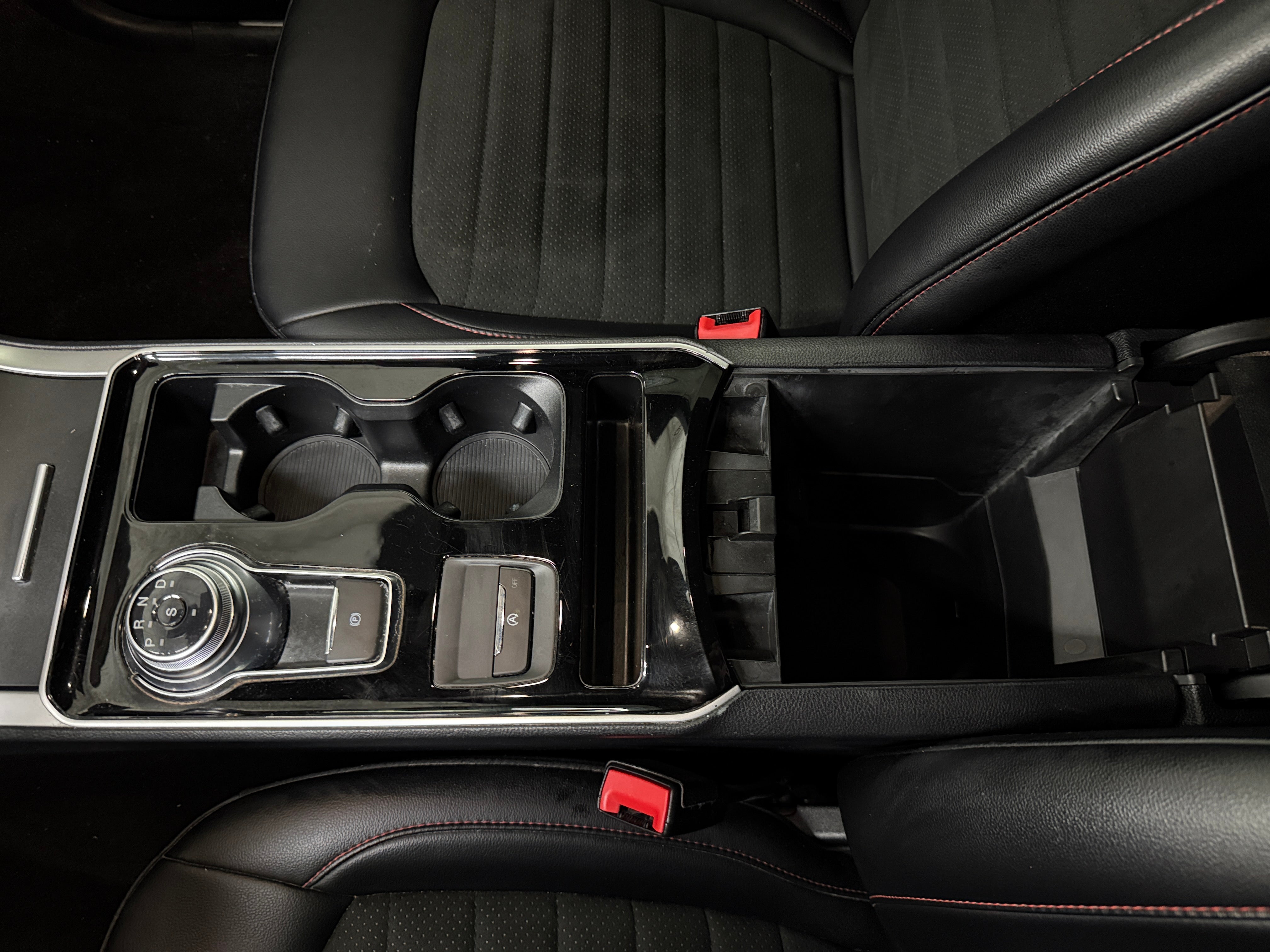 2020 Ford Edge ST Line - Photo 16