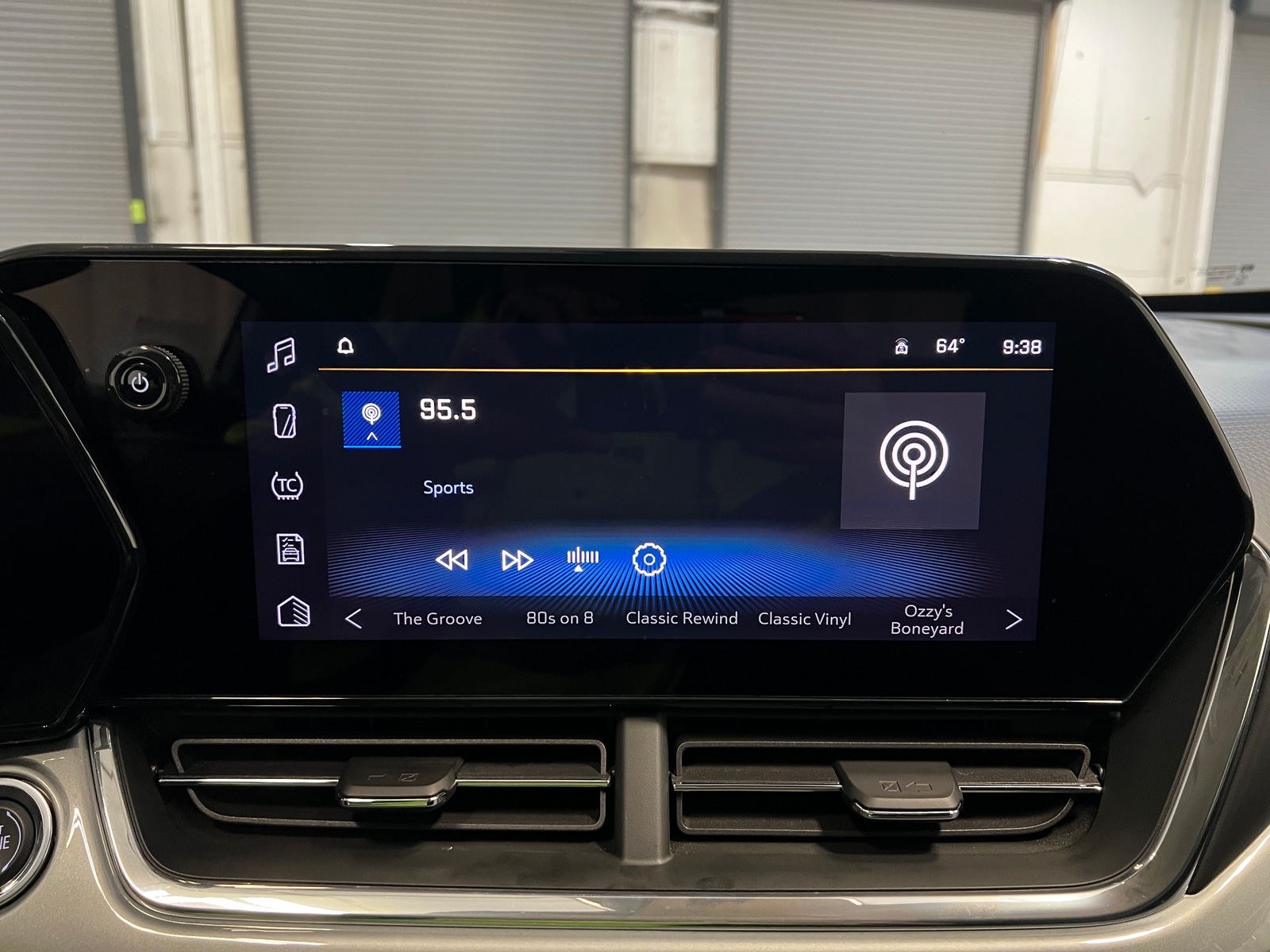 Thumbnail: 2025 Chevrolet Trax - 4