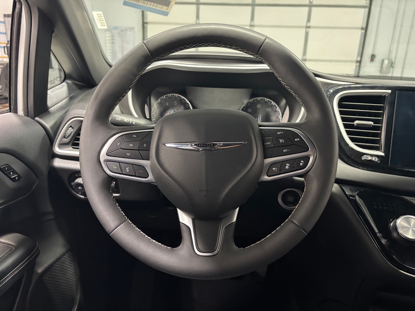 Thumbnail: 2025 Chrysler Pacifica - 4