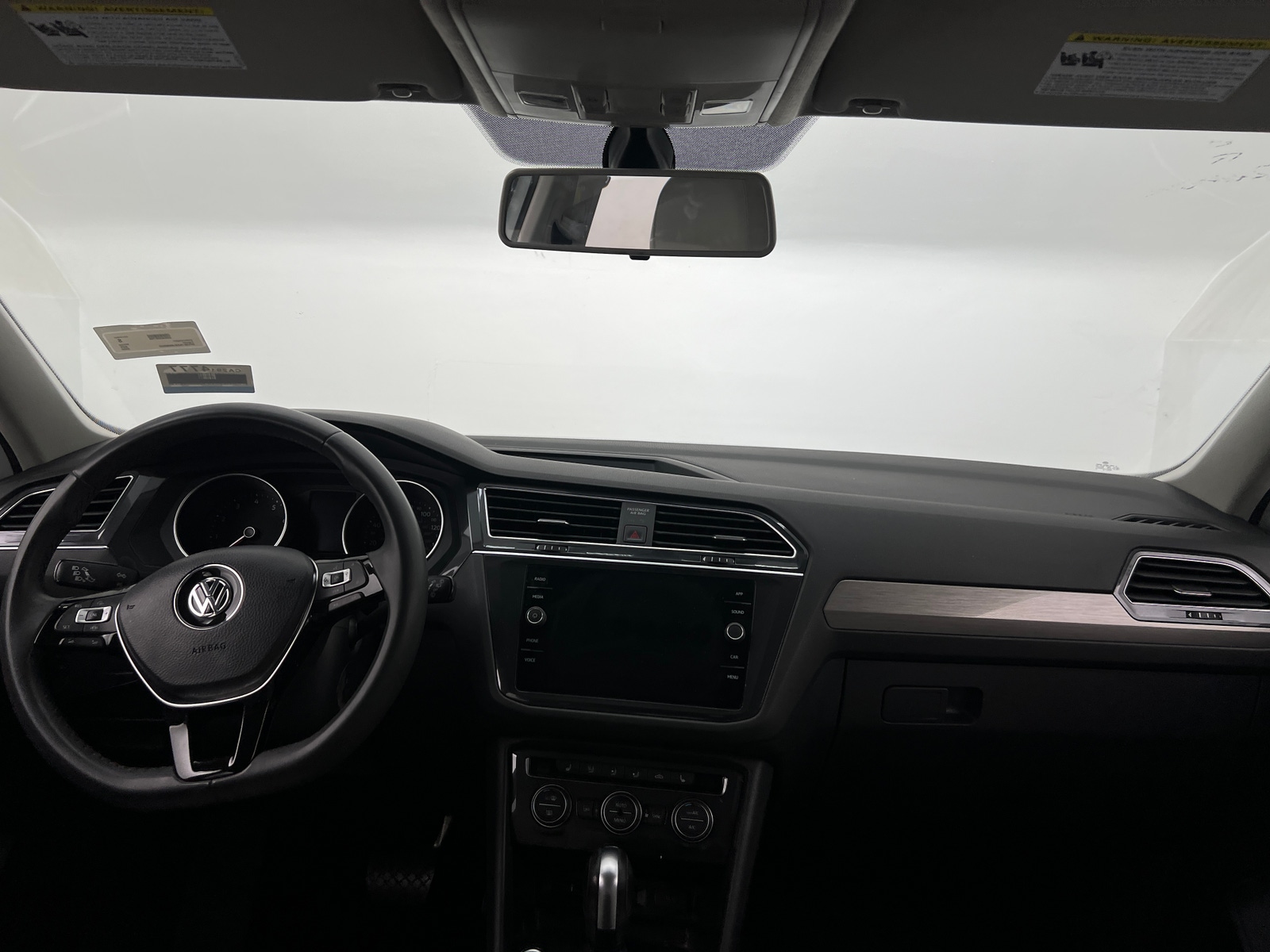 Thumbnail: 2020 Volkswagen Tiguan - 3