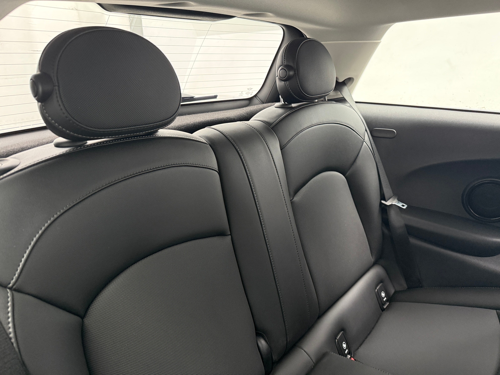 Thumbnail: 2022 MINI Cooper Hardtop - 4