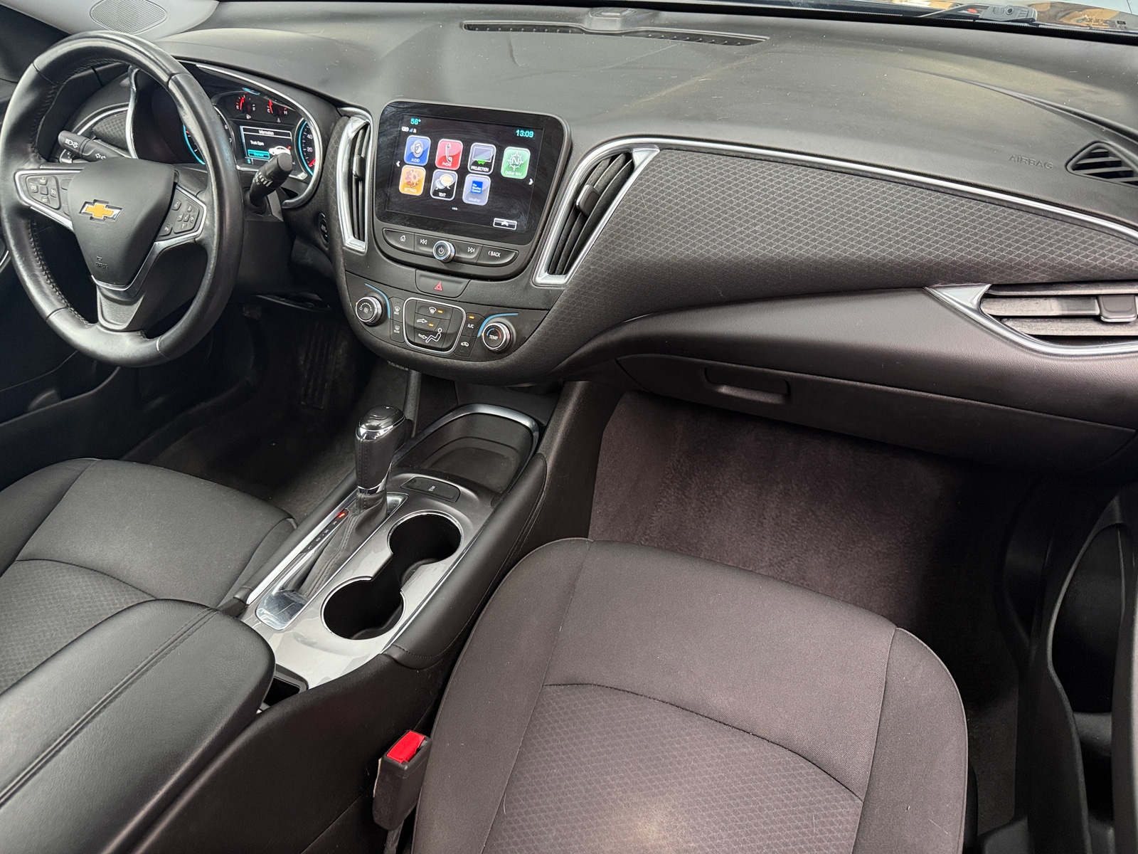 Thumbnail: 2018 Chevrolet Malibu - 3