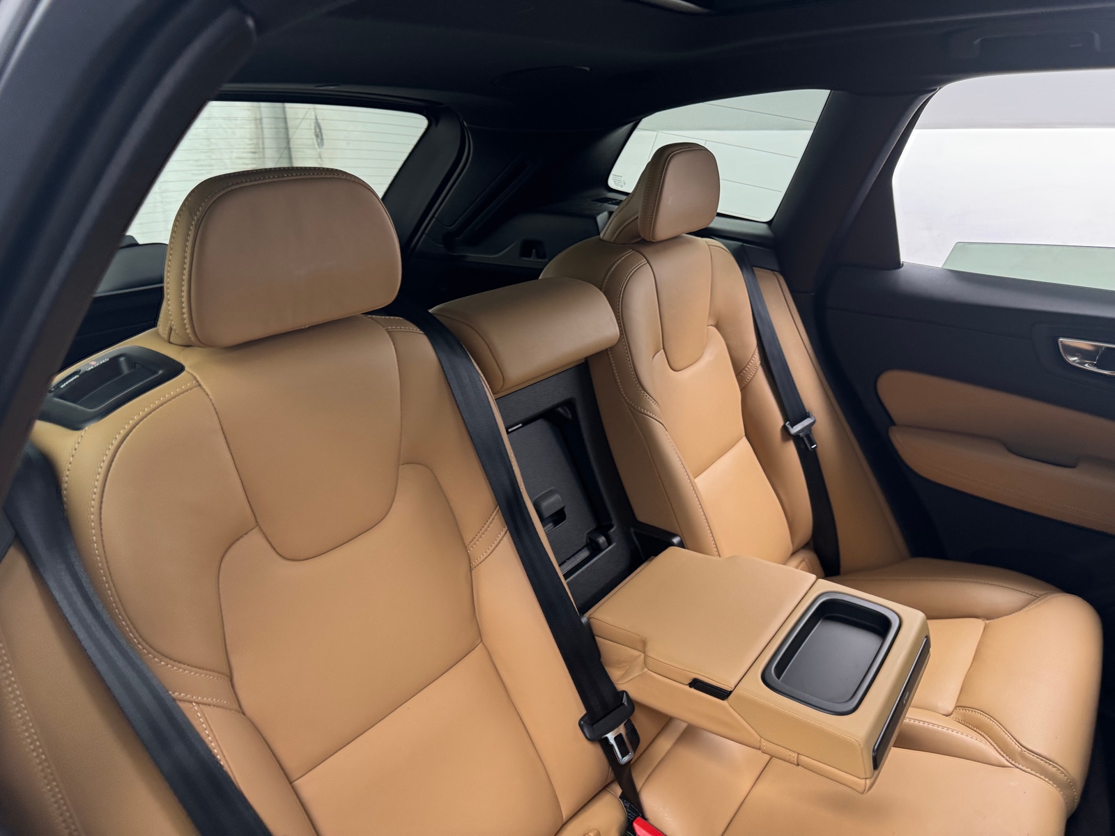 Thumbnail: 2022 Volvo XC60 - 5