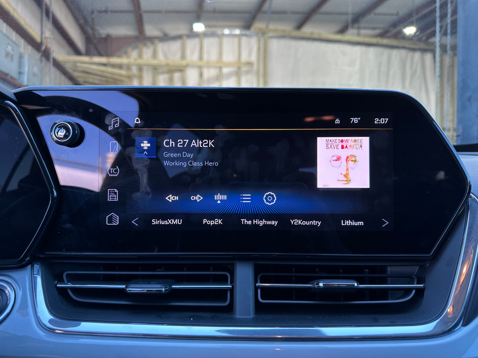 Thumbnail: 2025 Chevrolet Trax - 4