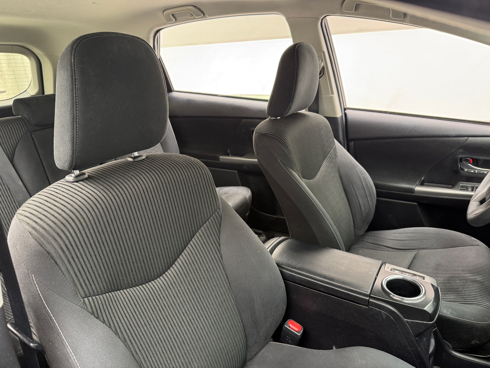 Thumbnail: 2016 Toyota Prius v - 2