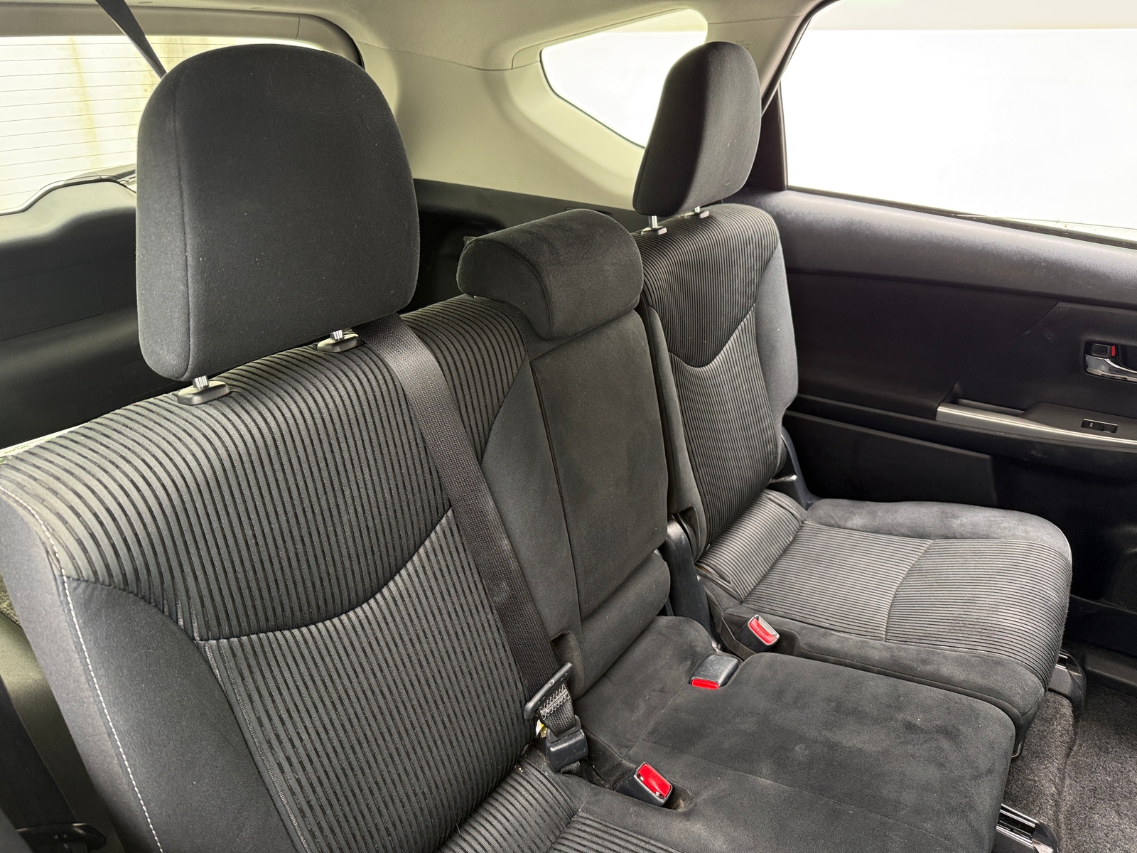 Thumbnail: 2016 Toyota Prius v - 6