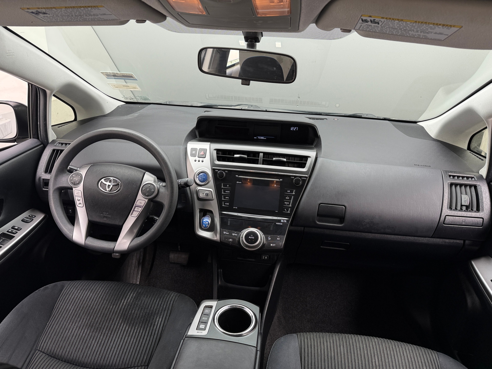 Thumbnail: 2016 Toyota Prius v - 3