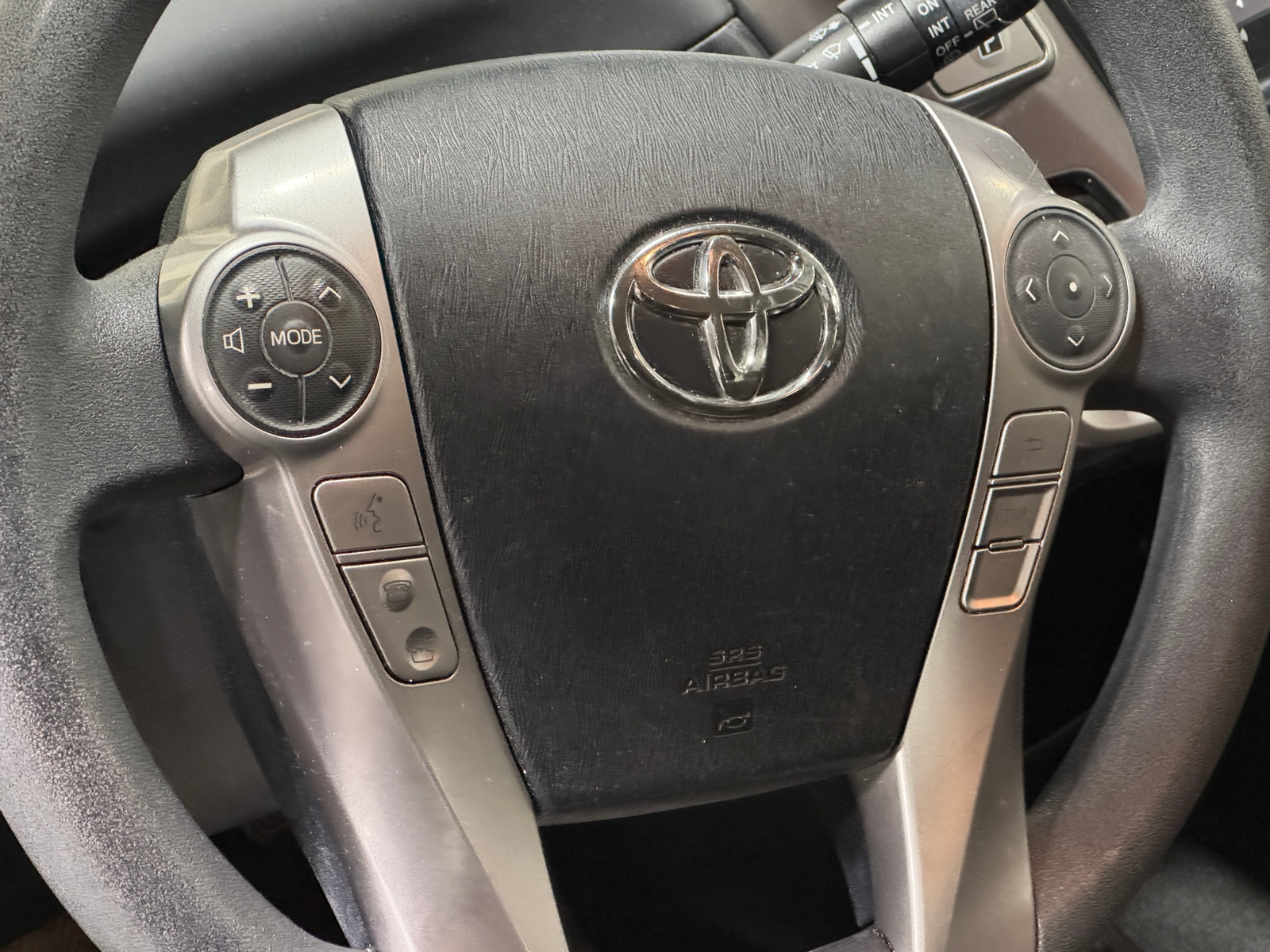 Thumbnail: 2016 Toyota Prius v - 5