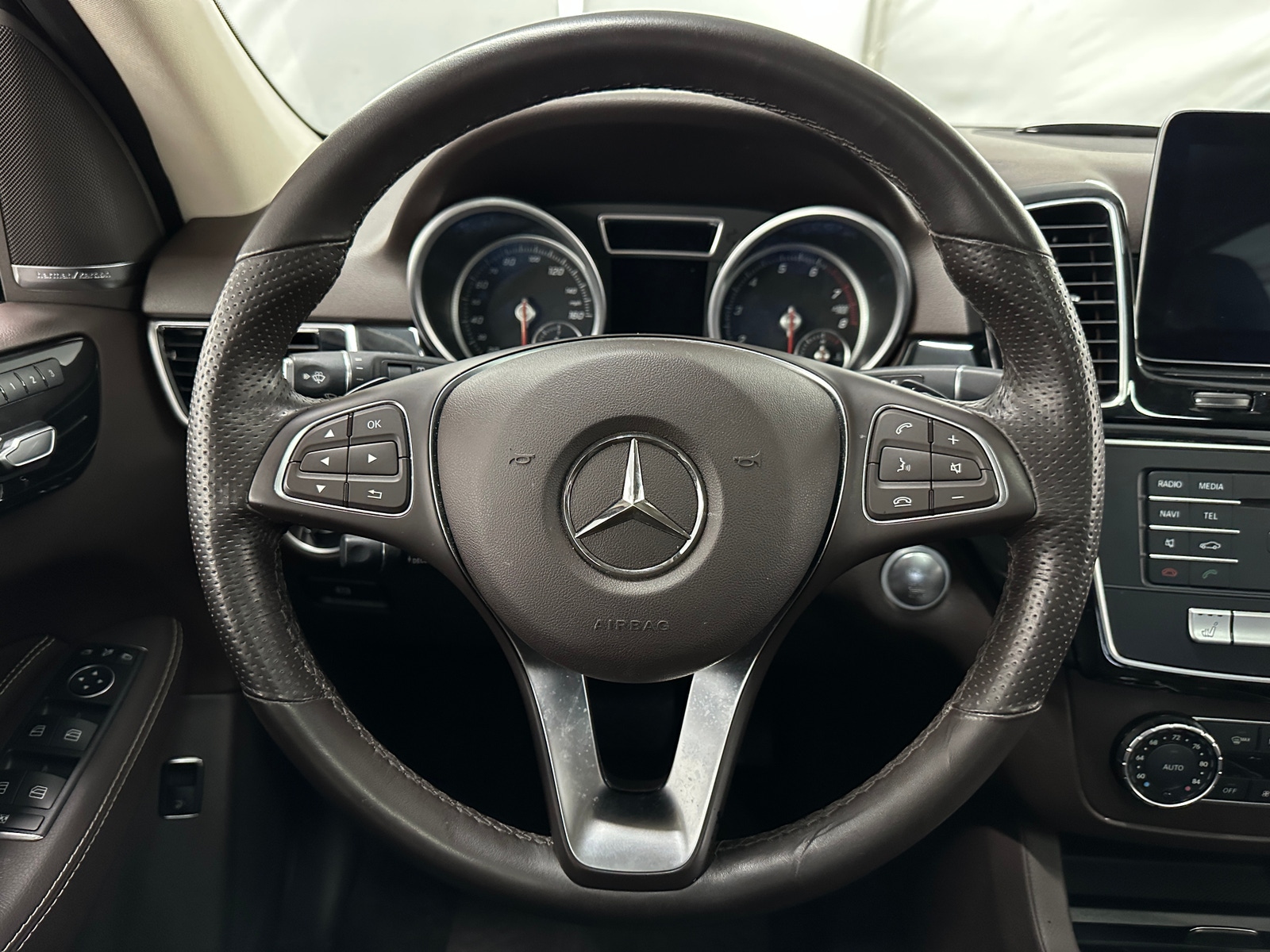 Thumbnail: 2017 Mercedes-Benz GLE - 4