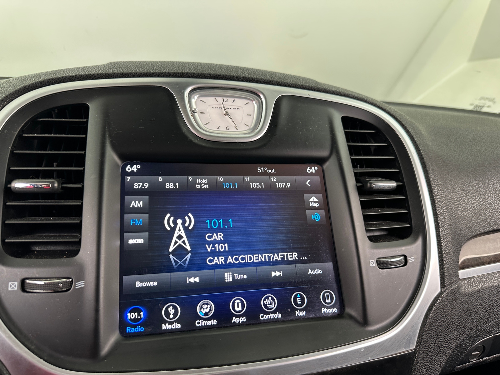 Thumbnail: 2019 Chrysler 300 - 3