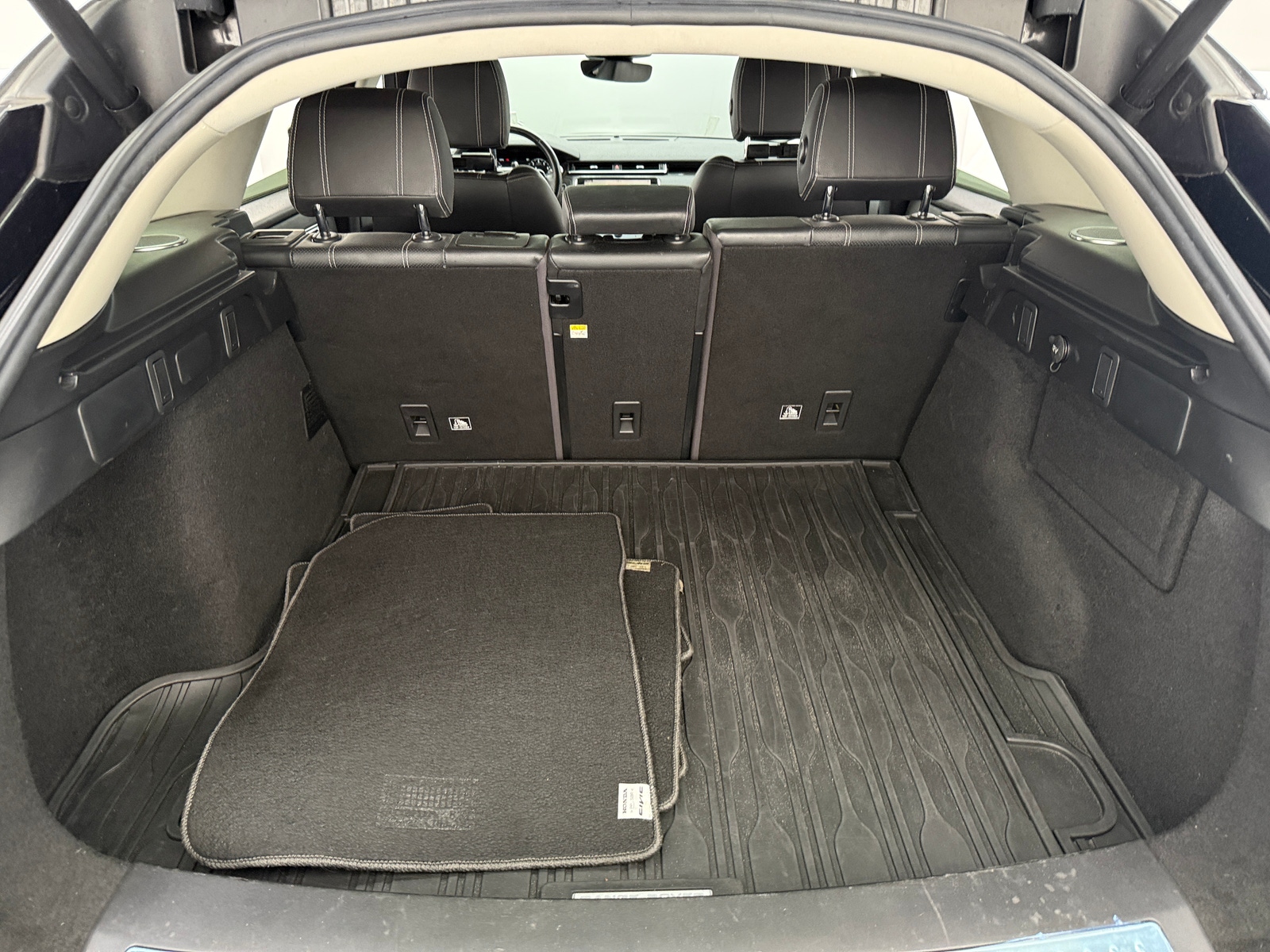 Thumbnail: 2018 Land Rover Range Rover Velar - 6