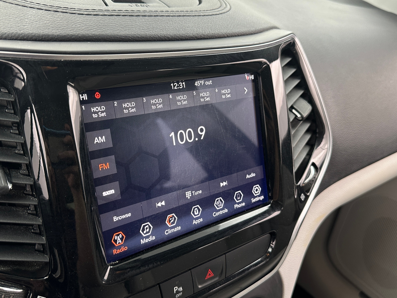 Thumbnail: 2019 Jeep Cherokee - 3