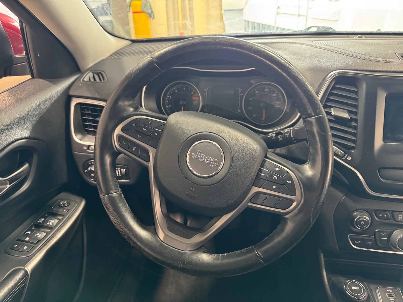 Thumbnail: 2019 Jeep Cherokee - 4