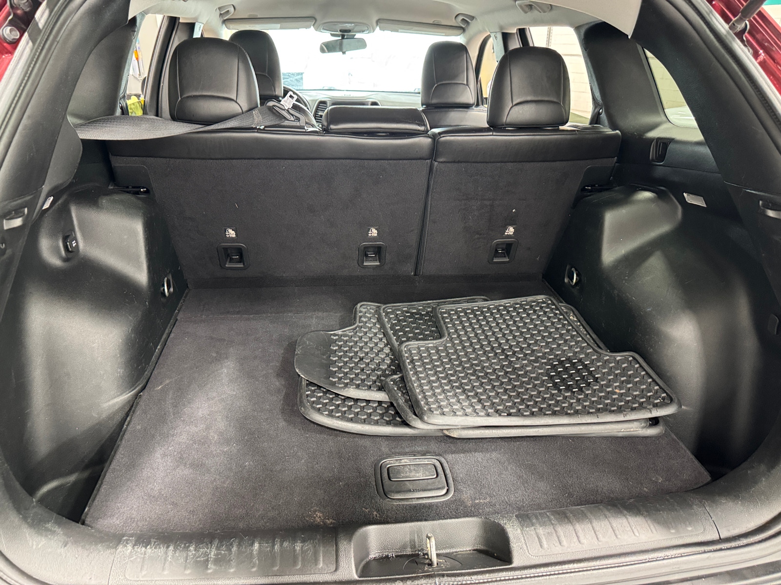 Thumbnail: 2019 Jeep Cherokee - 6