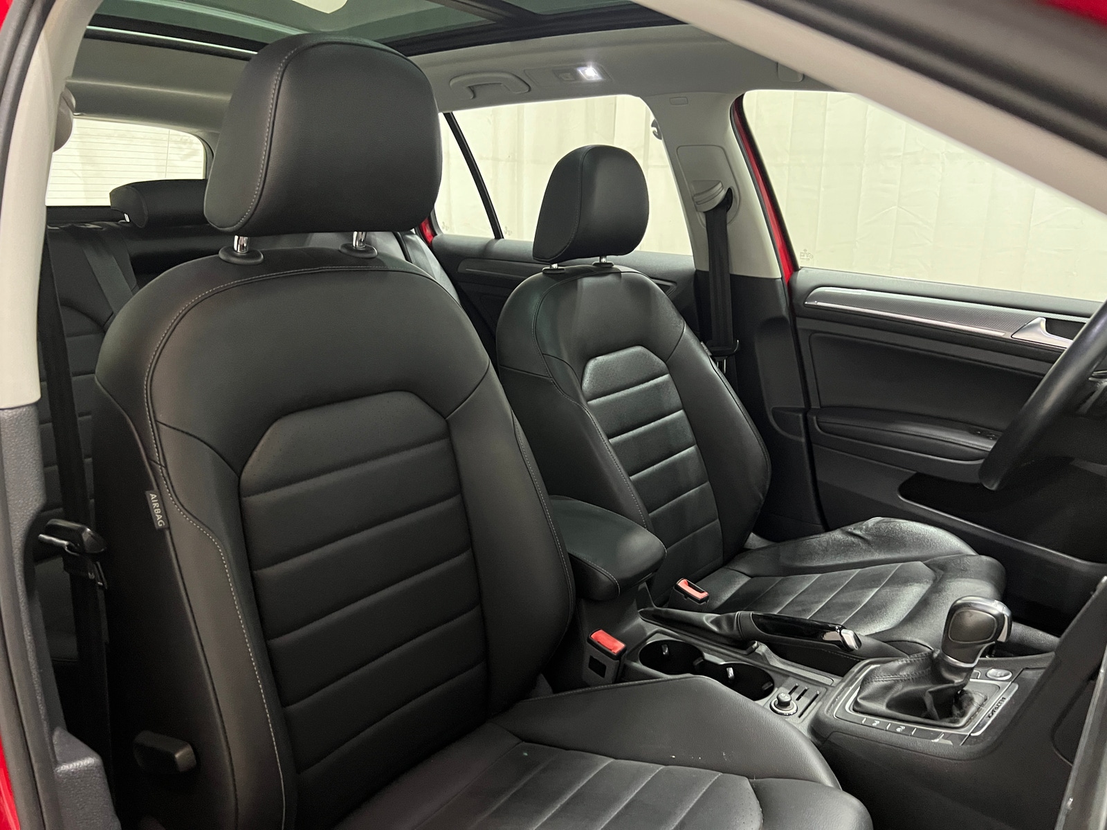 Thumbnail: 2017 Volkswagen Golf - 2