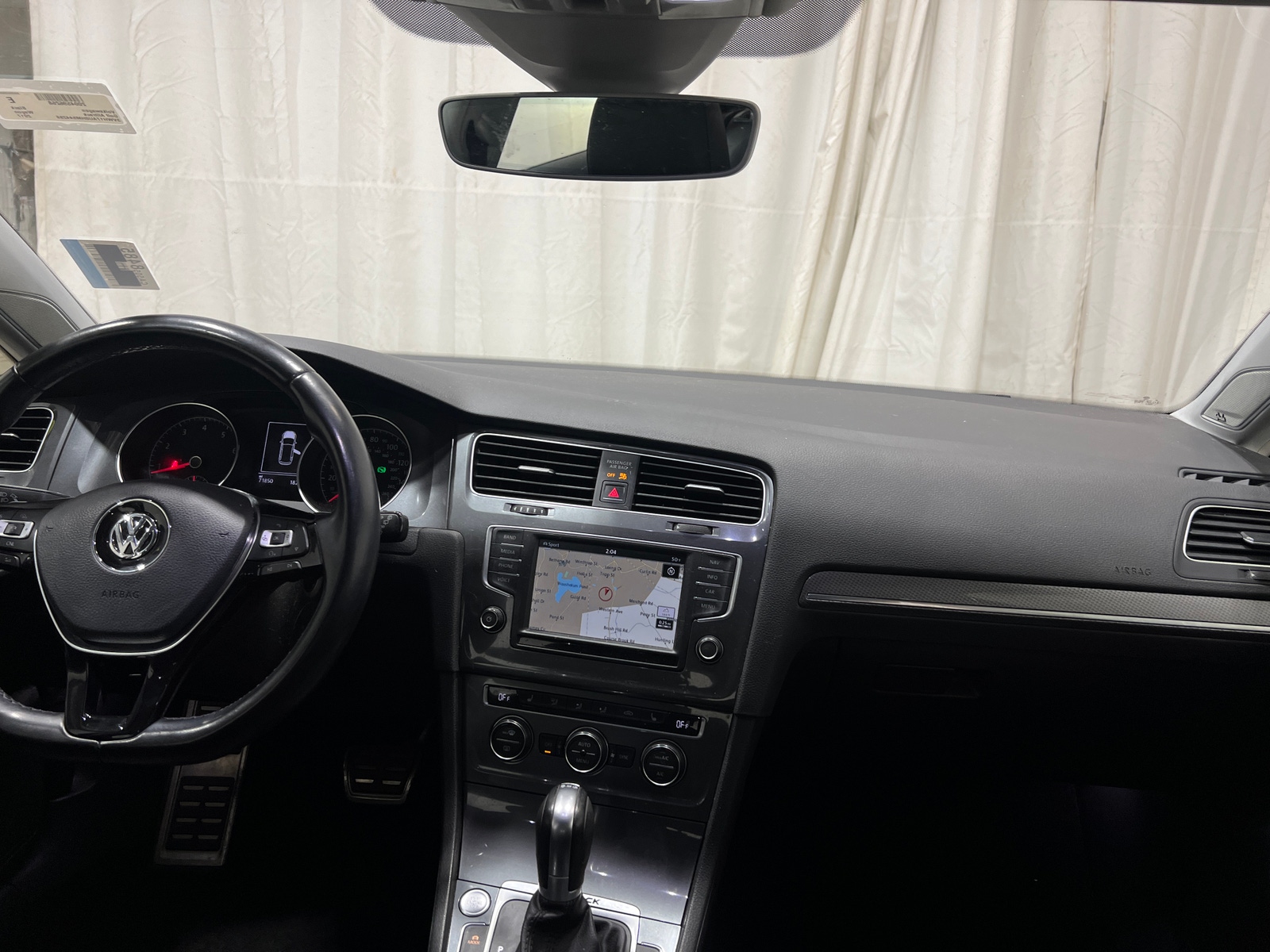 Thumbnail: 2017 Volkswagen Golf - 3