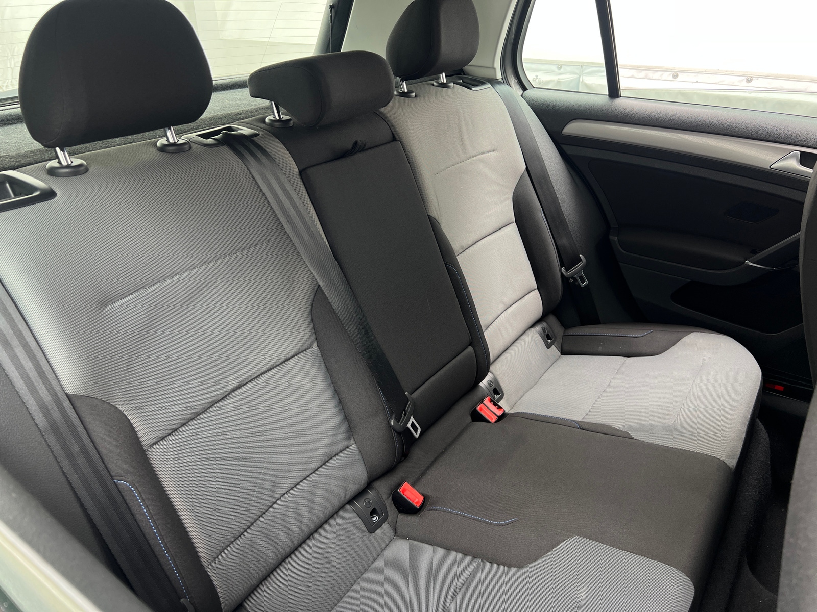 Thumbnail: 2016 Volkswagen e-Golf - 6