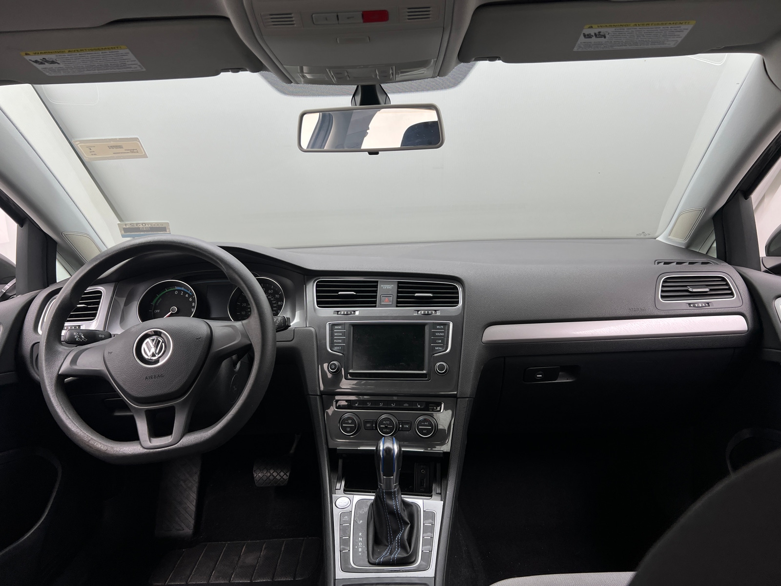 Thumbnail: 2016 Volkswagen e-Golf - 3