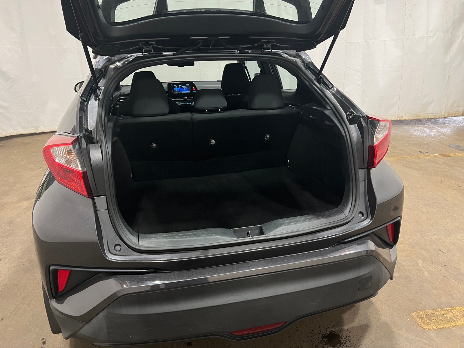 Thumbnail: 2018 Toyota C-HR - 7