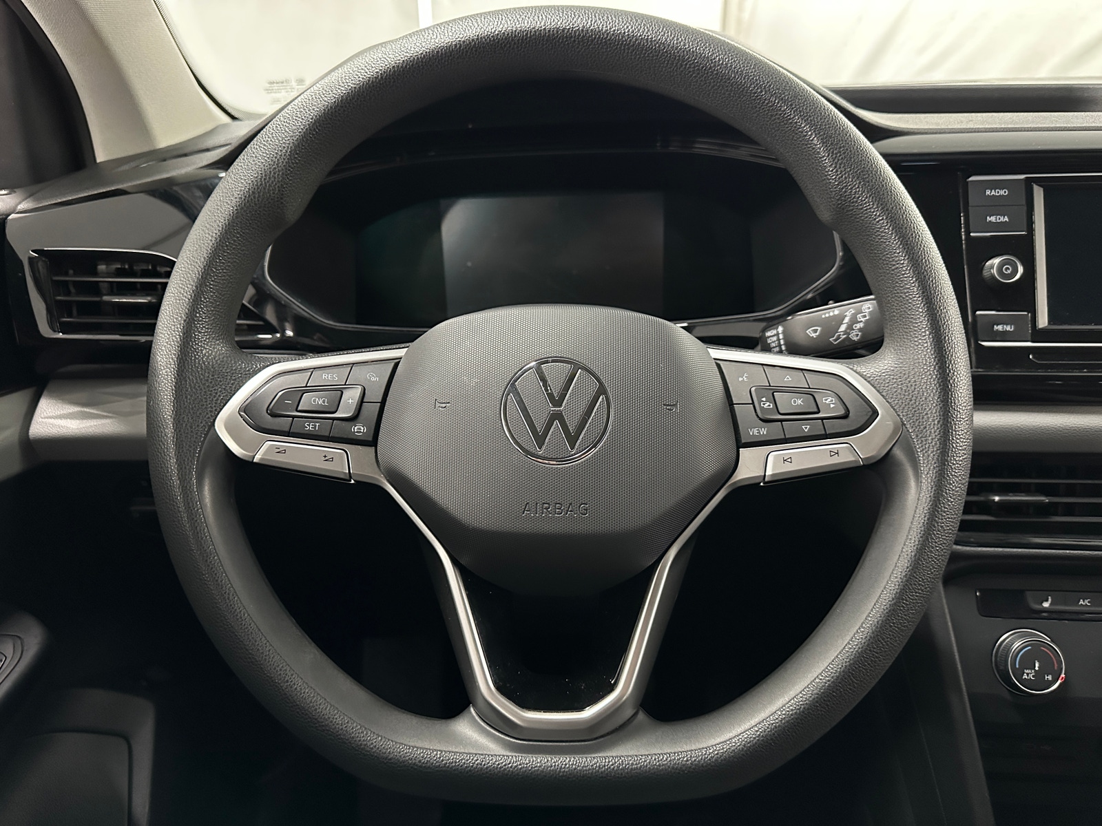 Thumbnail: 2022 Volkswagen Taos - 5