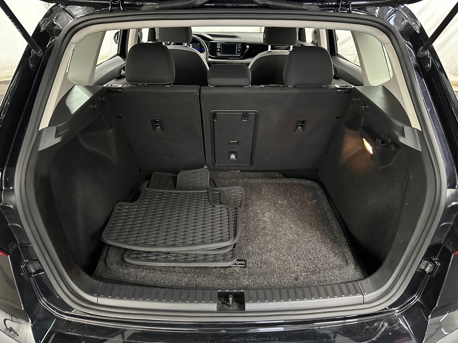 Thumbnail: 2022 Volkswagen Taos - 7