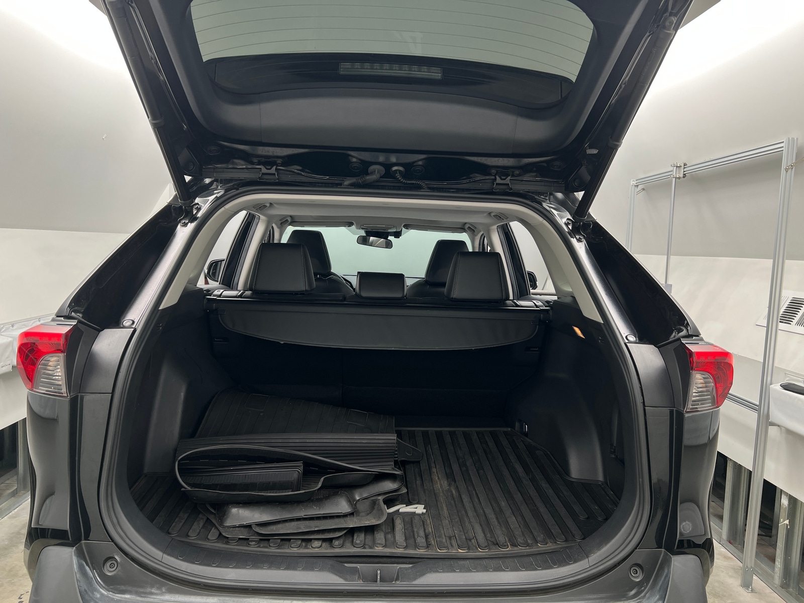 Thumbnail: 2021 Toyota RAV4 - 6