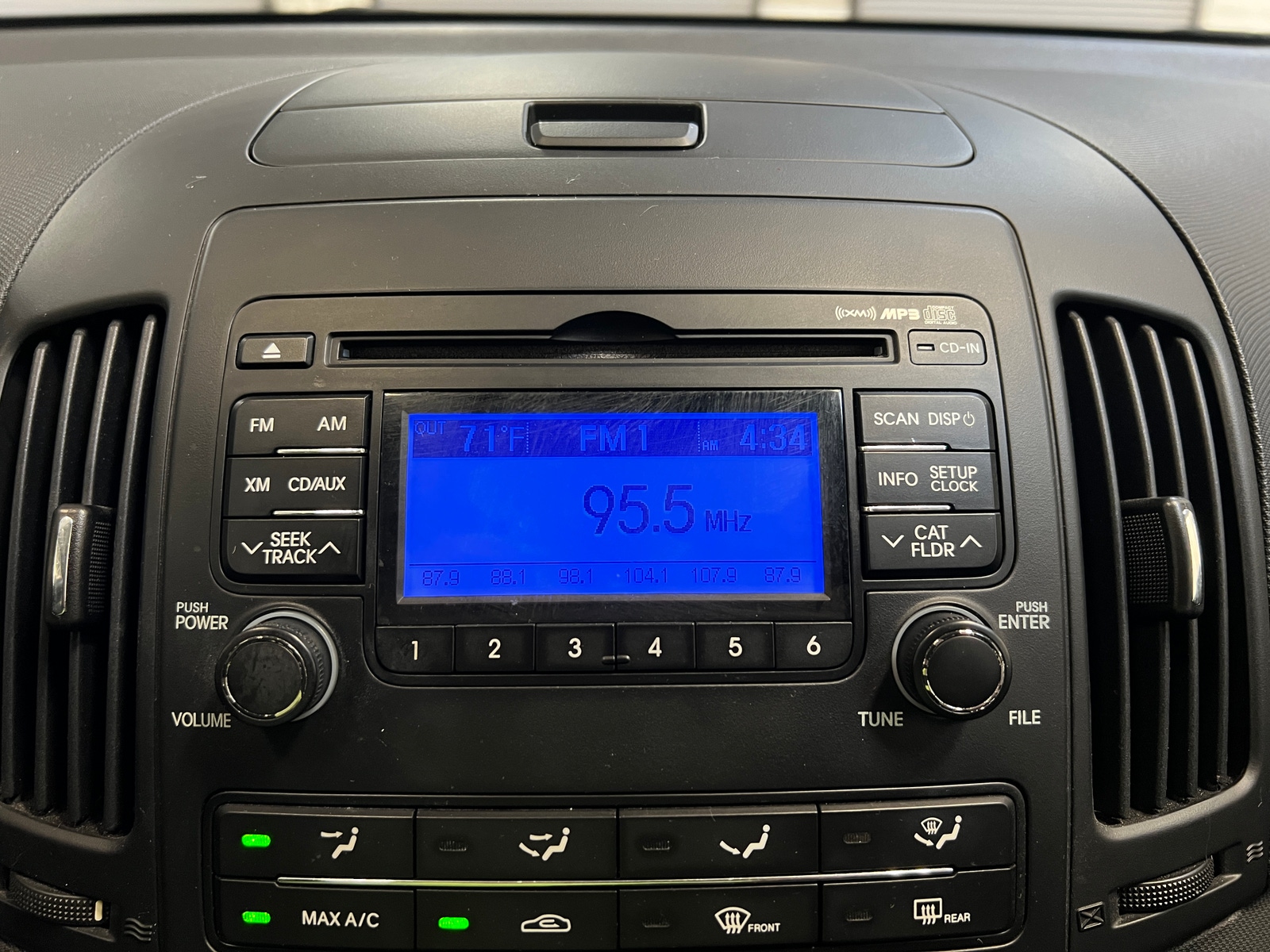 Thumbnail: 2011 Hyundai Elantra - 4