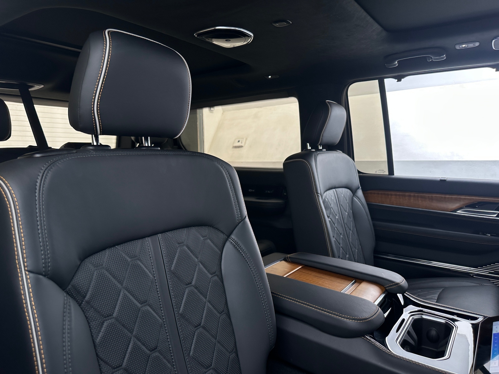 Thumbnail: 2022 Jeep Grand Wagoneer - 5