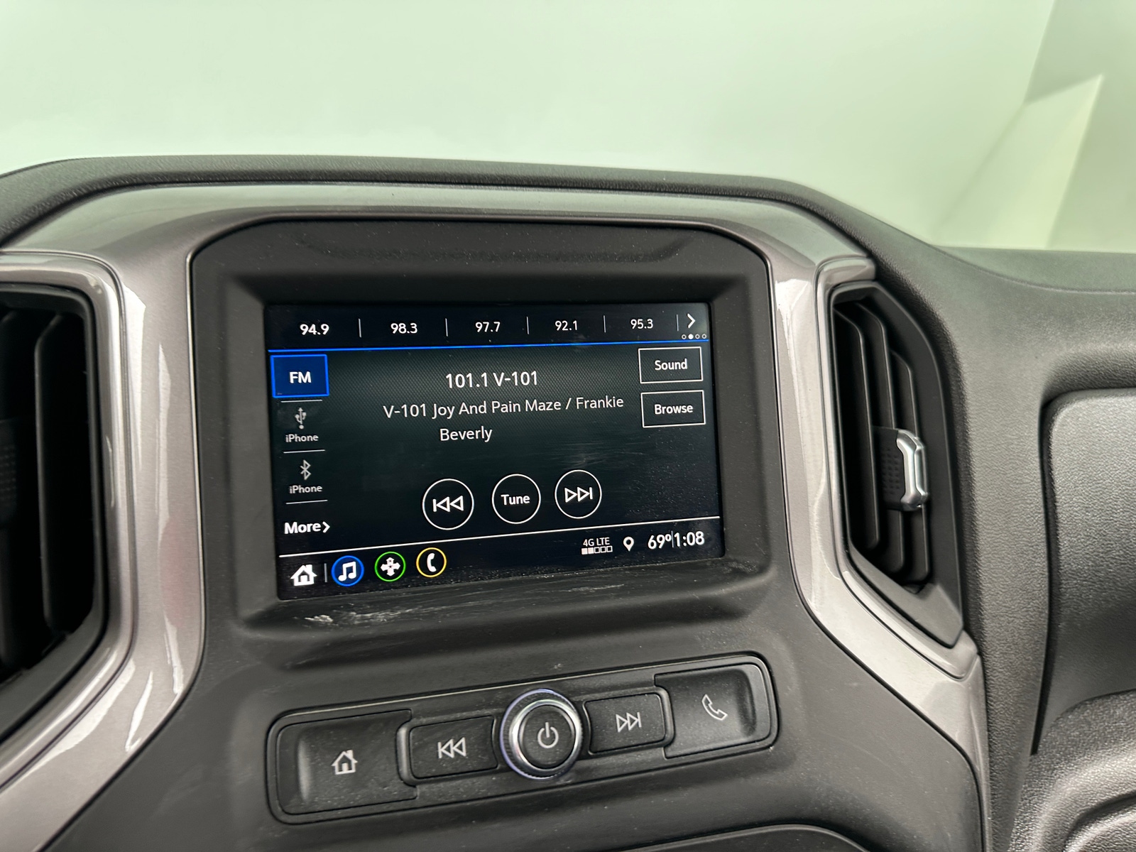 Thumbnail: 2022 Chevrolet Silverado 1500 - 4