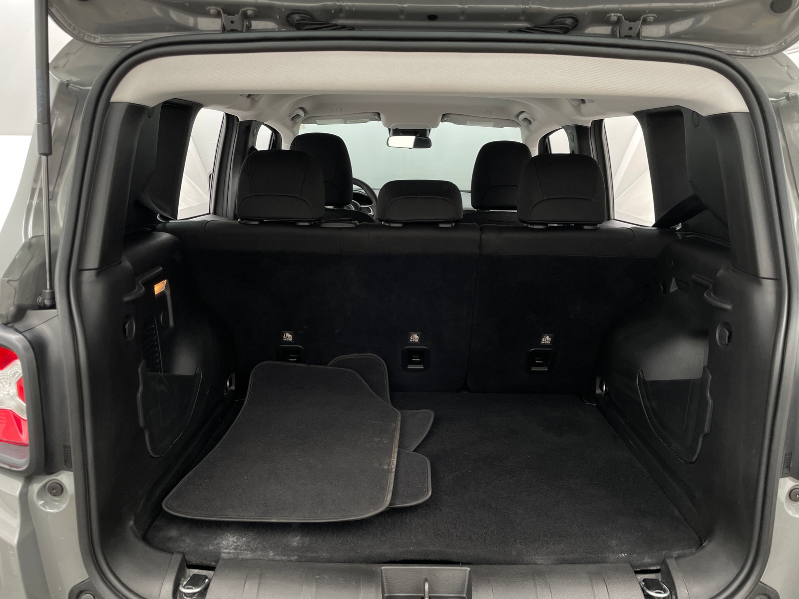 Thumbnail: 2021 Jeep Renegade - 7